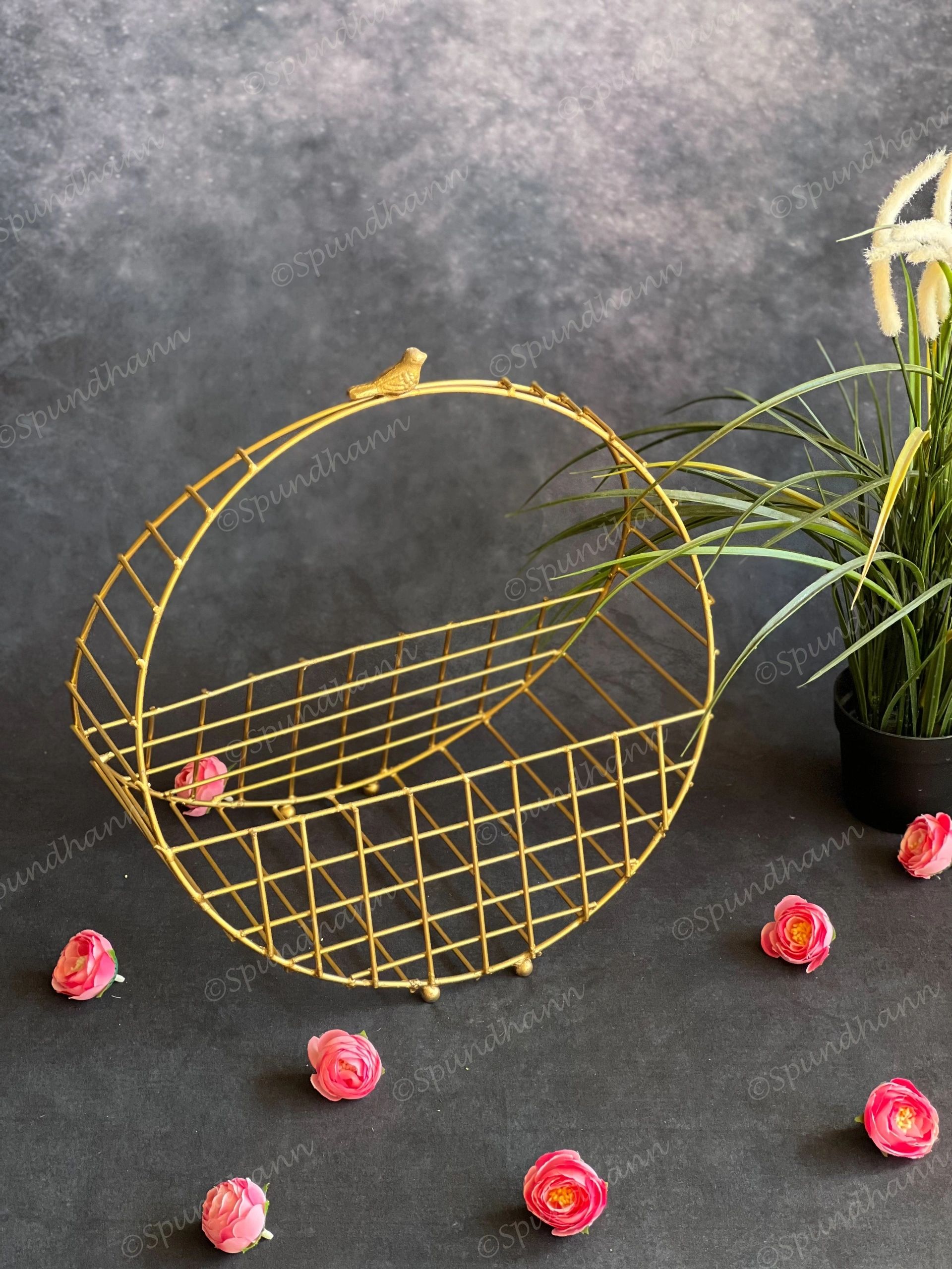 Golden Wire Circular Hanging Decor