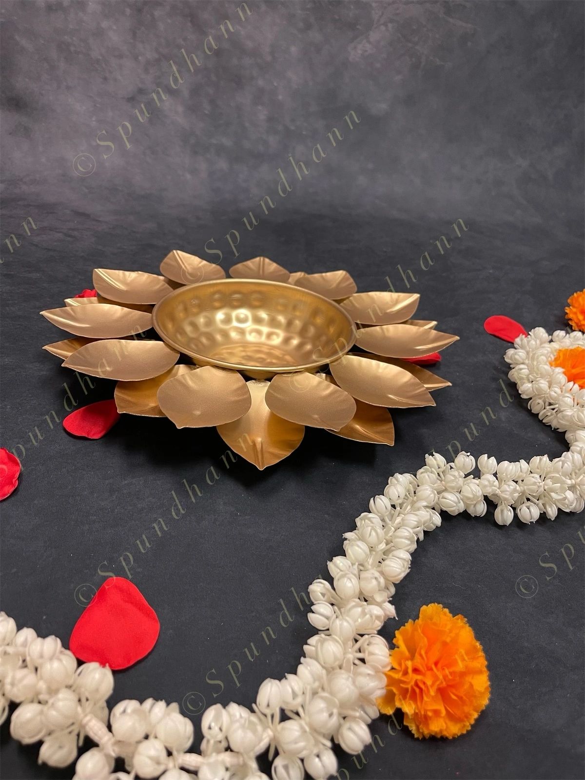 Hammered Sunflower Urli
