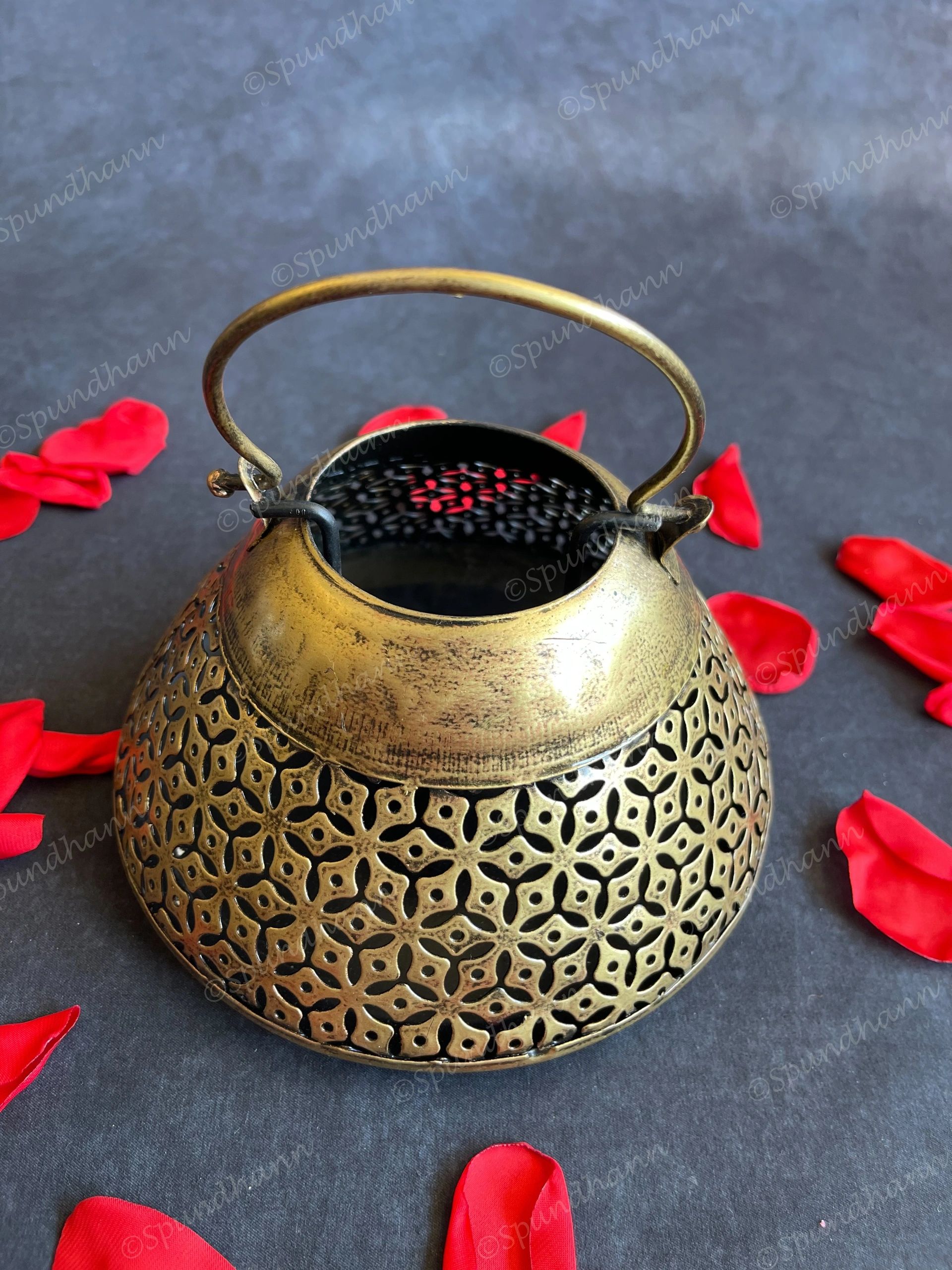 Pyramid Dhoop Dani Dhuna Loban