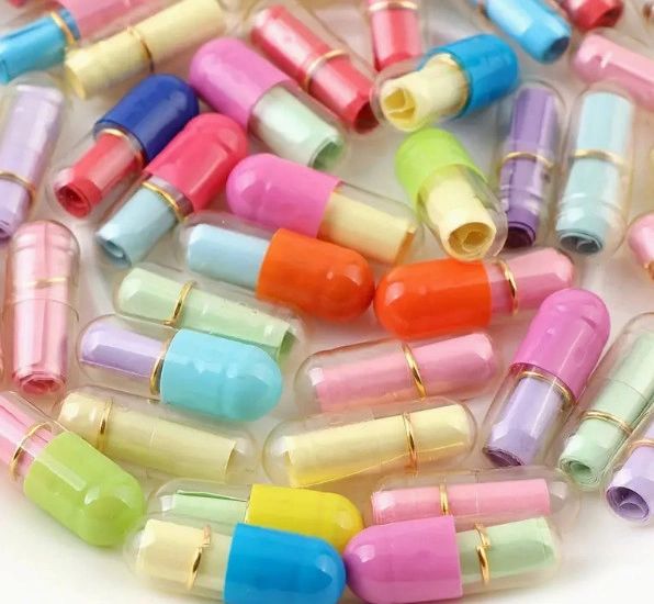 Capsule With Paper Blank Roll