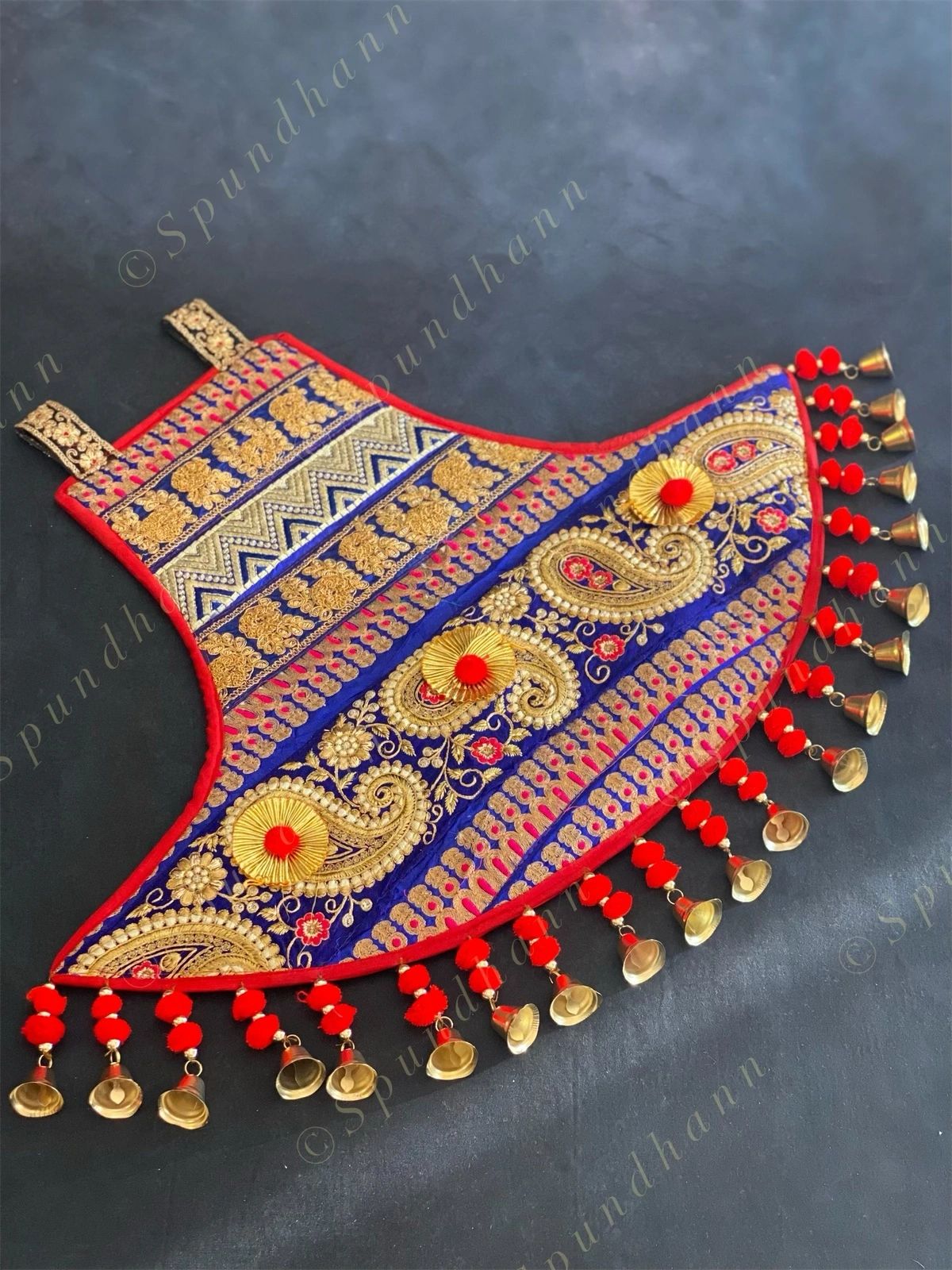 Fan Shaped Wall Hanging Decor (random color)