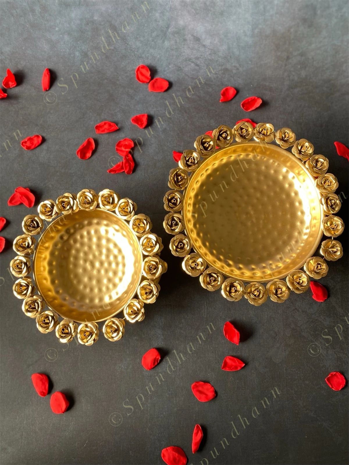Golden Roses Metal Urli