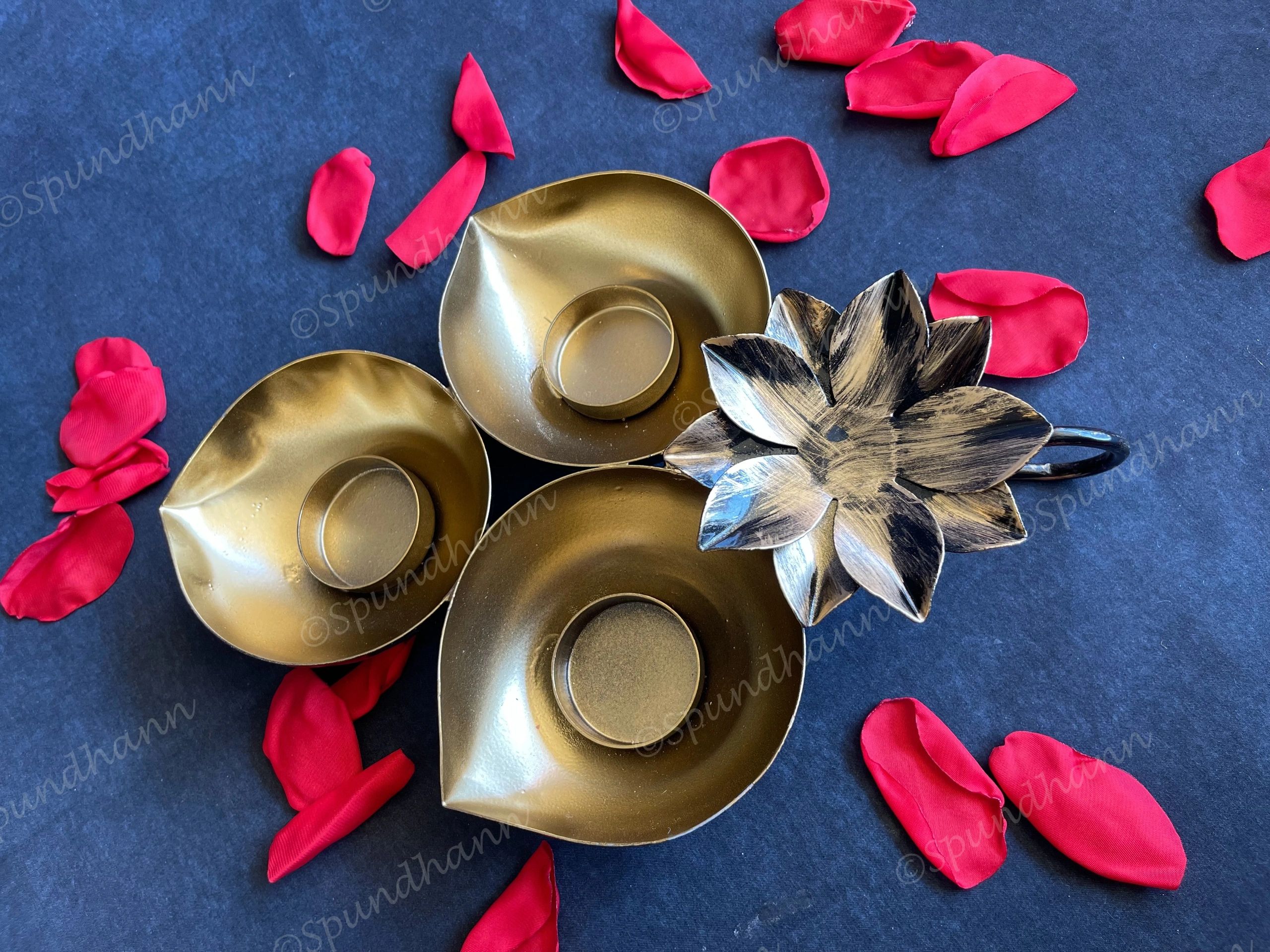 3 Leaf Diya Shaped Standing Tea Light Holder