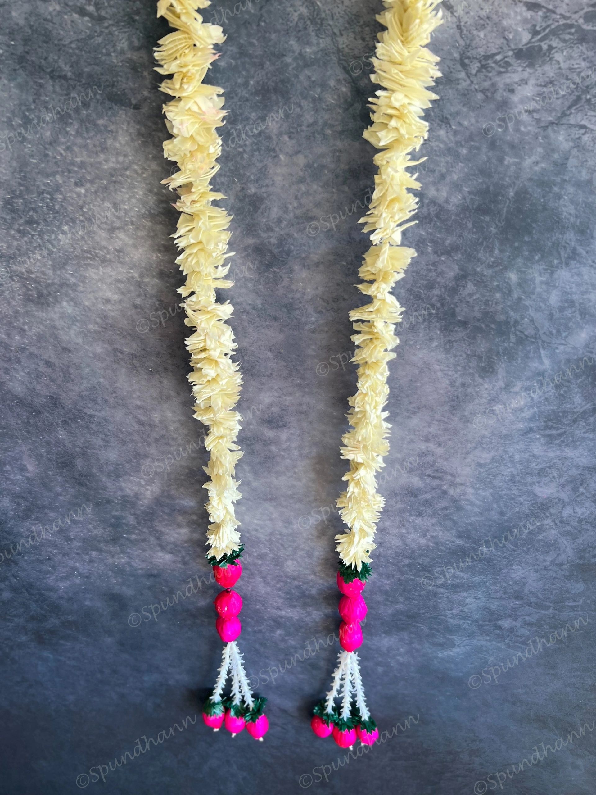 White Chameli, Rajnigandha & Pink Shola Wood Bud Dangler String - Single string