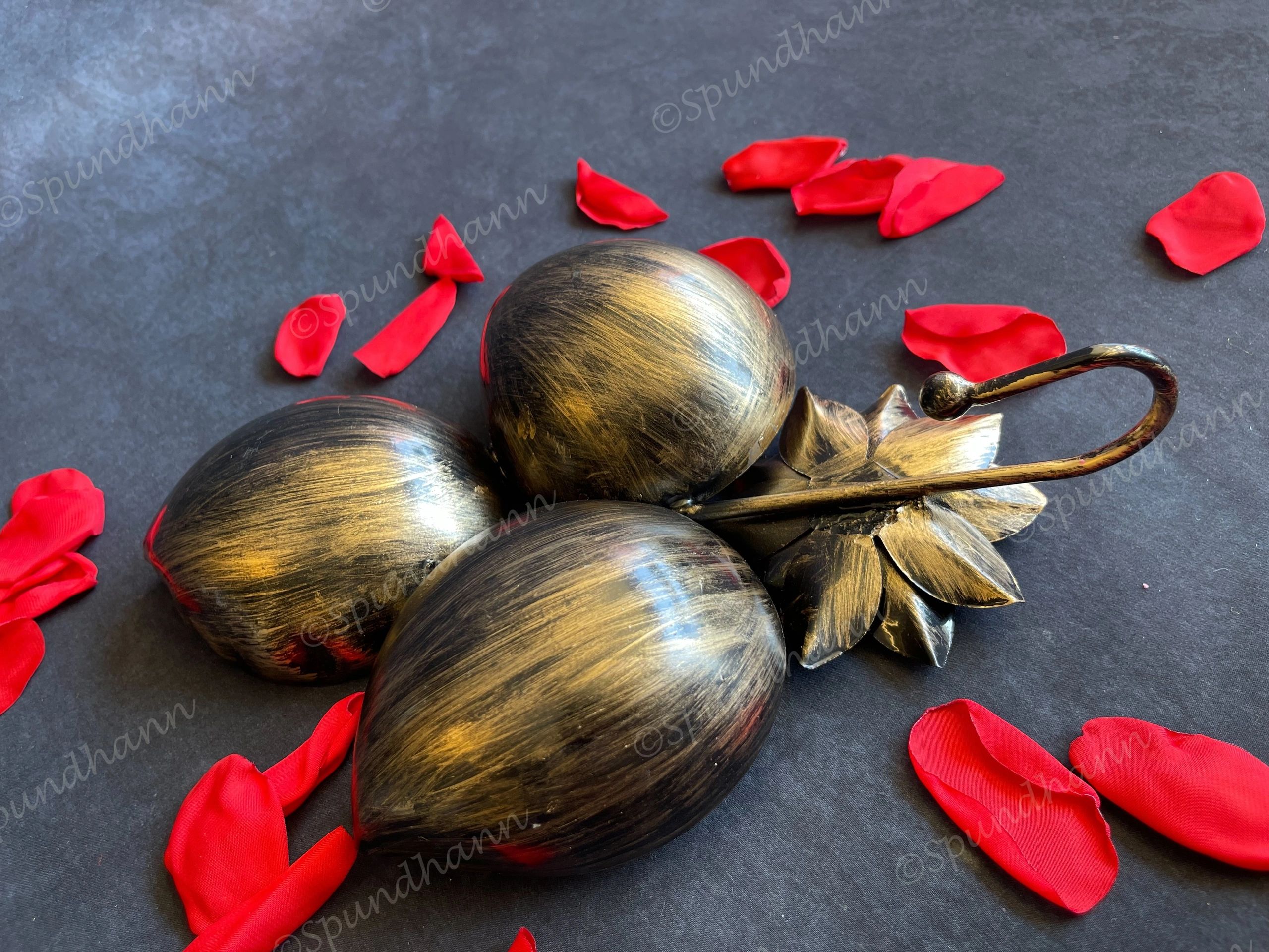 3 Leaf Diya Shaped Standing Tea Light Holder