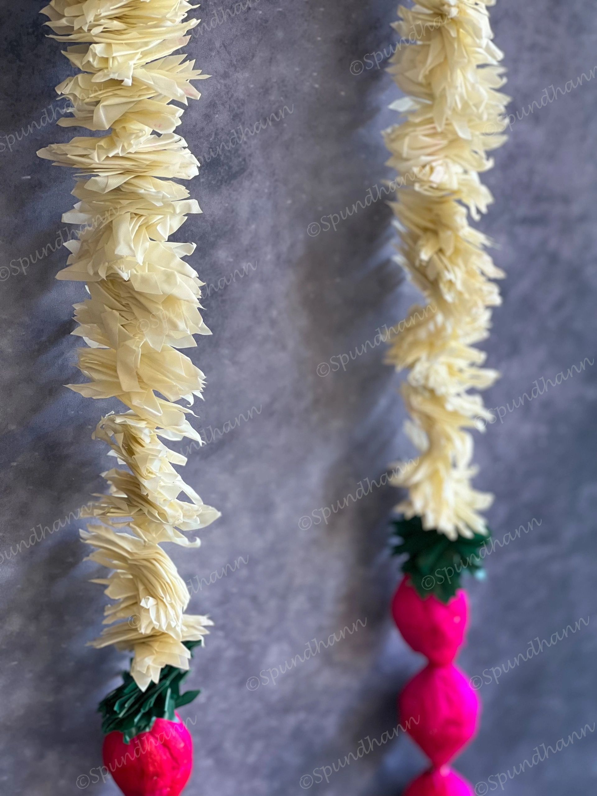 White Chameli, Rajnigandha & Pink Shola Wood Bud Dangler String - Single string