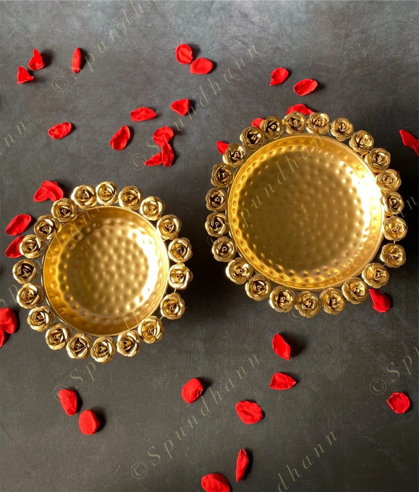 Golden Roses Metal Urli