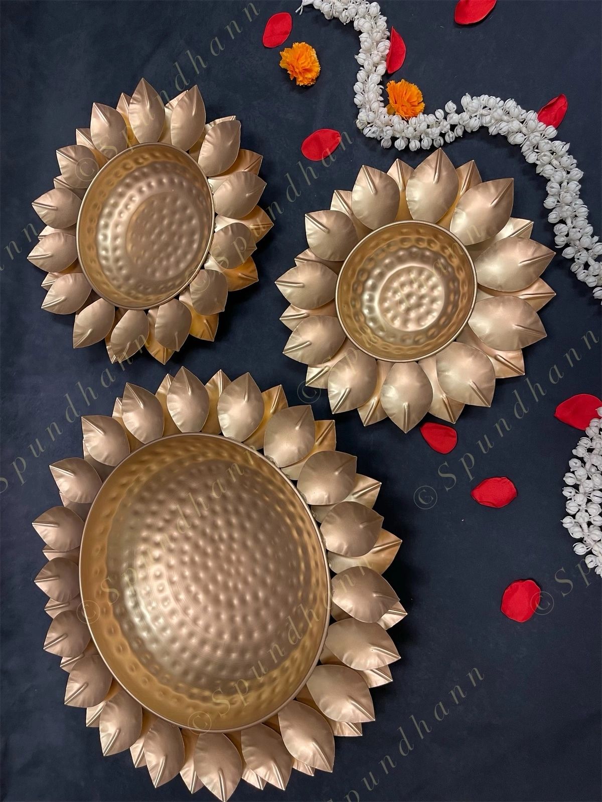 Hammered Sunflower Urli