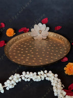 Golden Embossed Platte / Plate with White Flower Motif