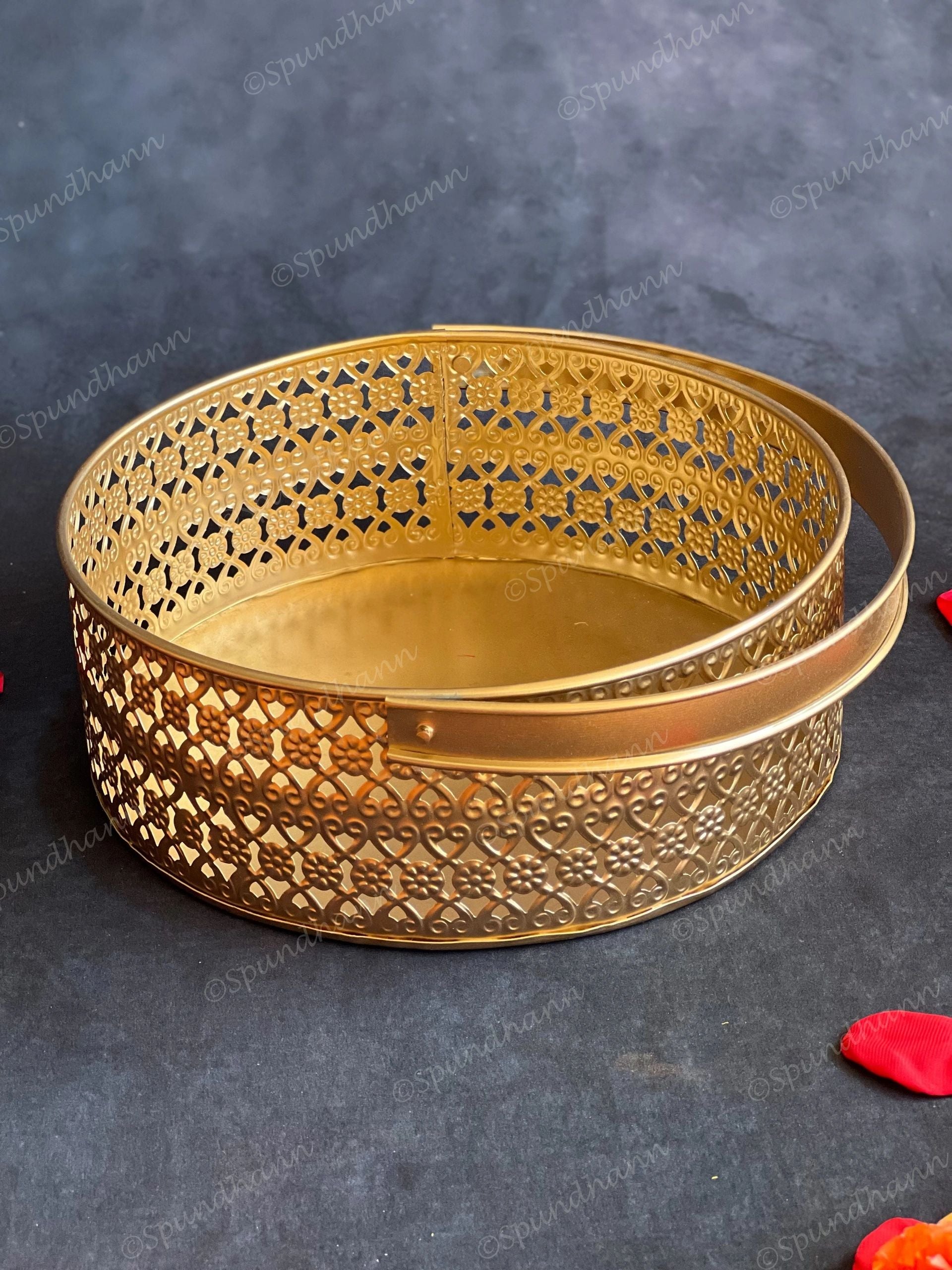 Metal Golden Cutwork Round Baskets