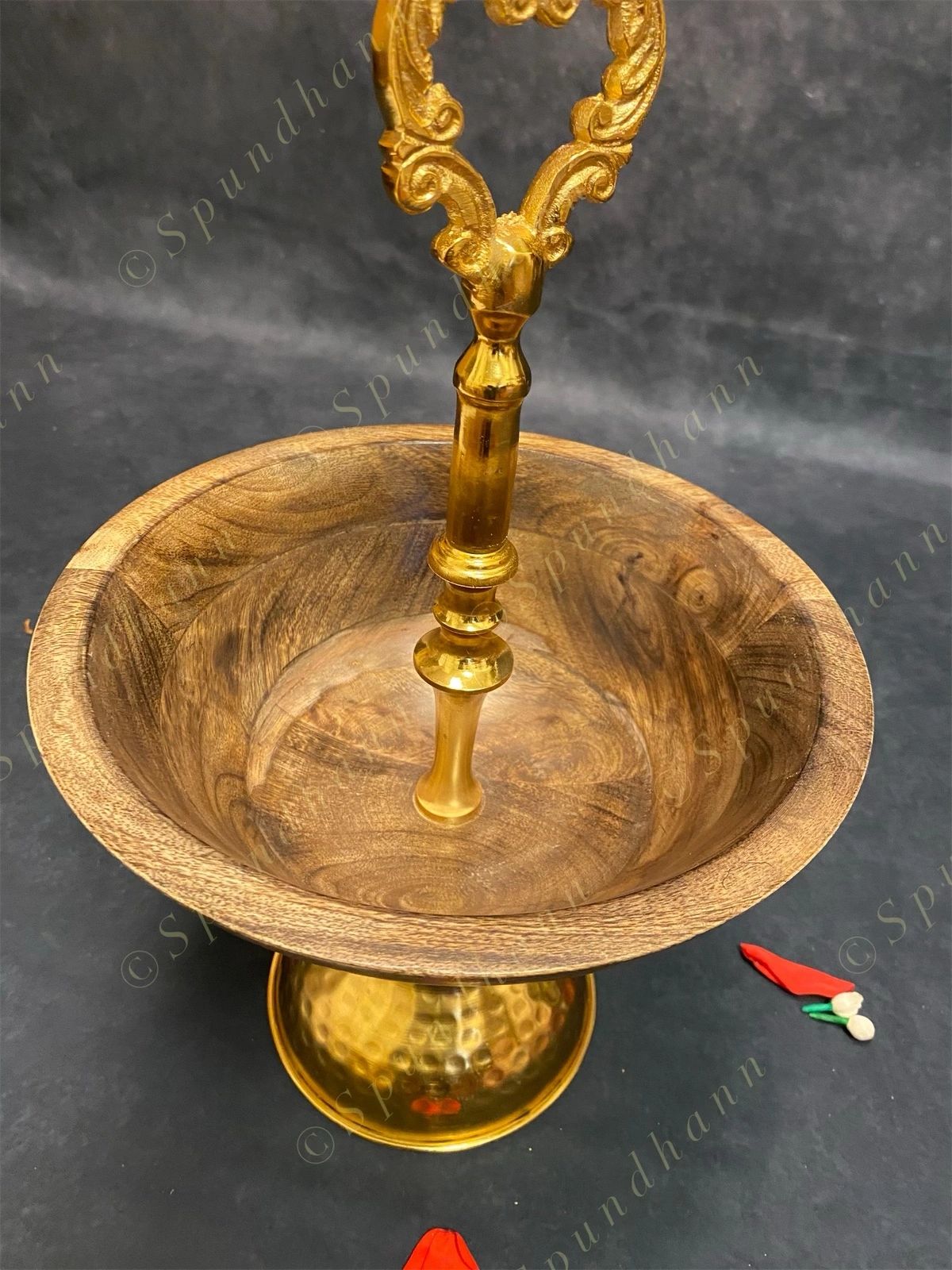 Deep Dish Wooden Food Holder Stand