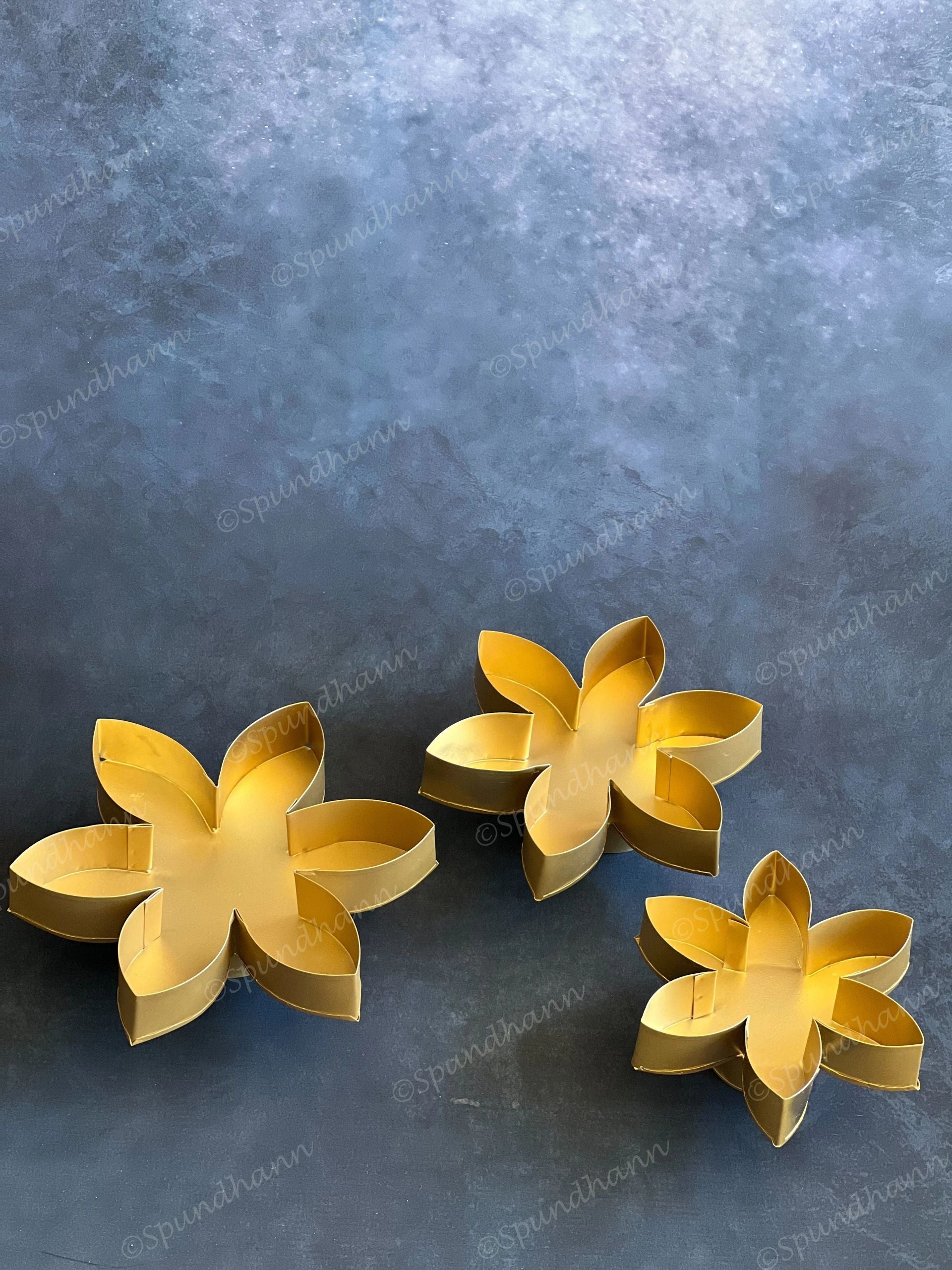 Metal Floral Rangoli Maker with Circle