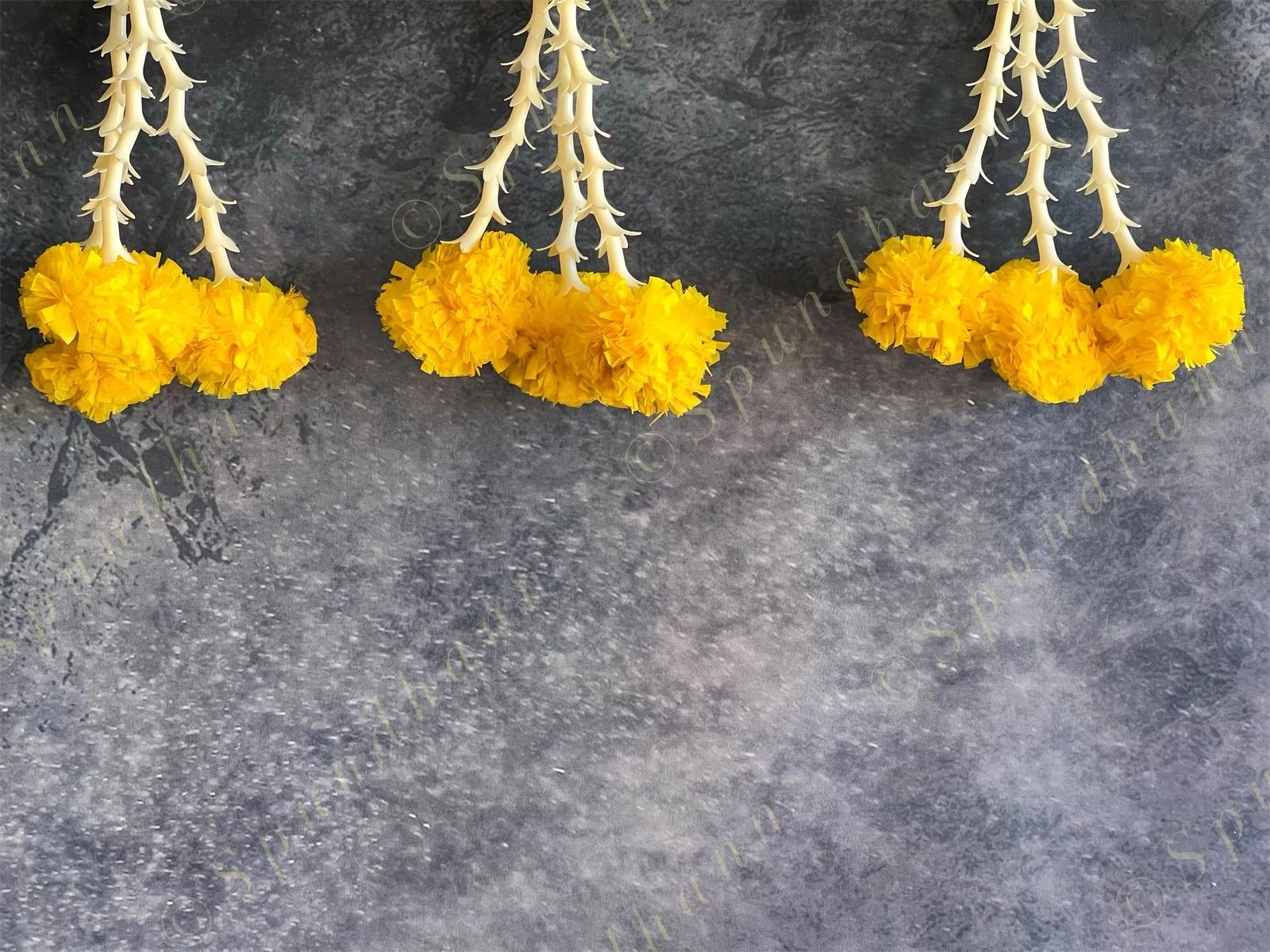 Yellow Marigold & Rajnigandha Dangler Single