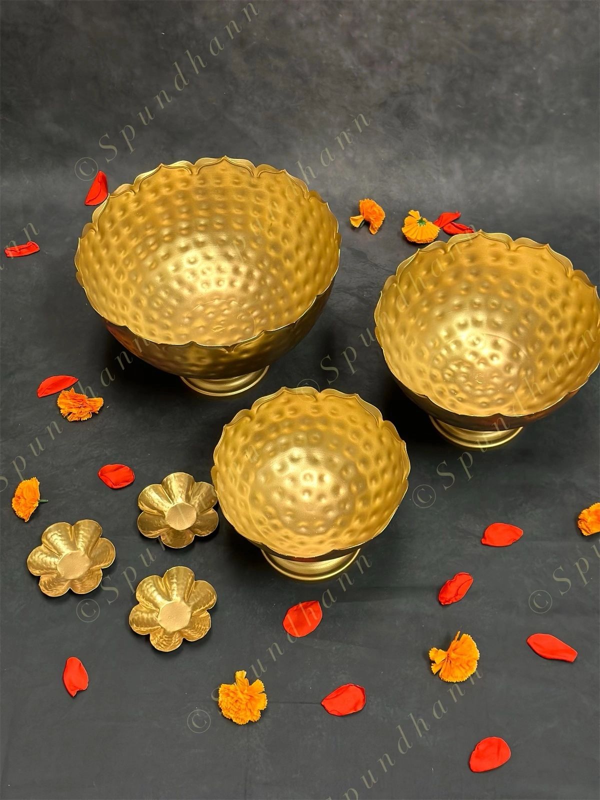 Big Standing Lotus Urli & Small Floating Urlis