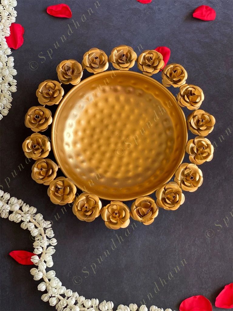 Golden Roses Metal Urli