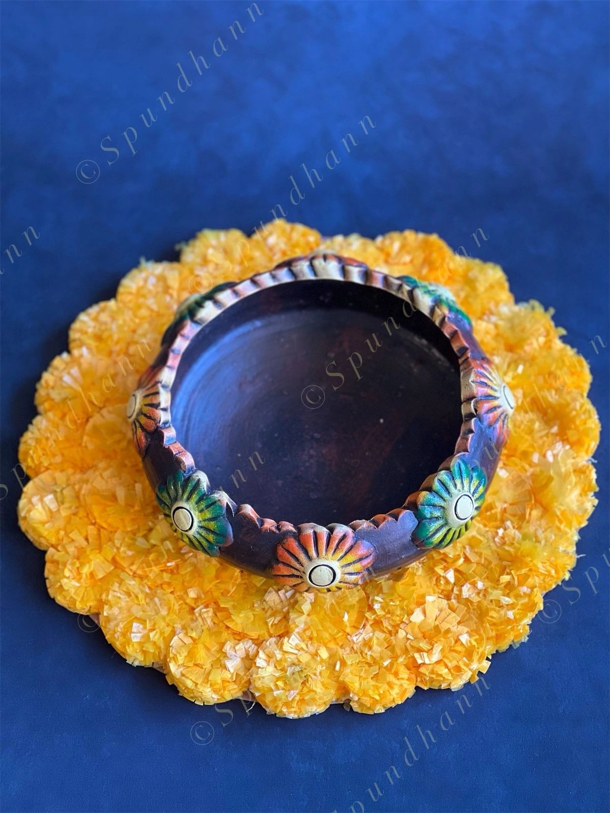 Marigold Circular Flower Placemat with Wood Base