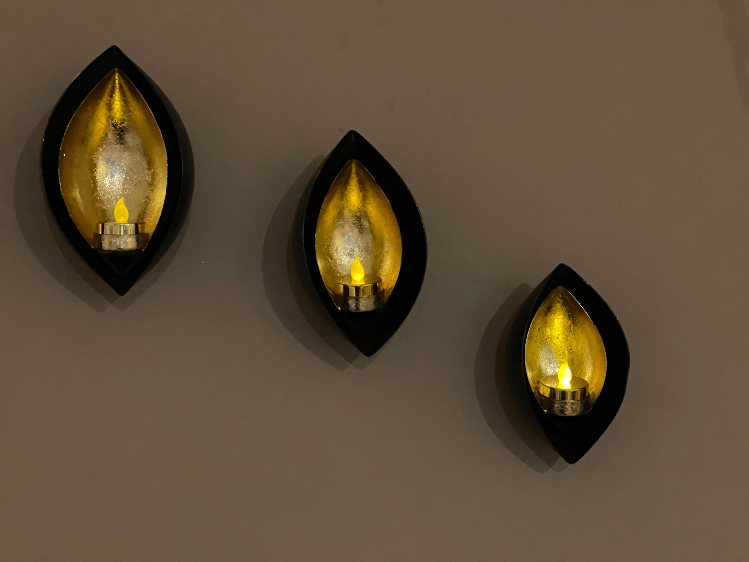 Wall Mounted Diya Shaped 3 Pc Tea Light Holder
