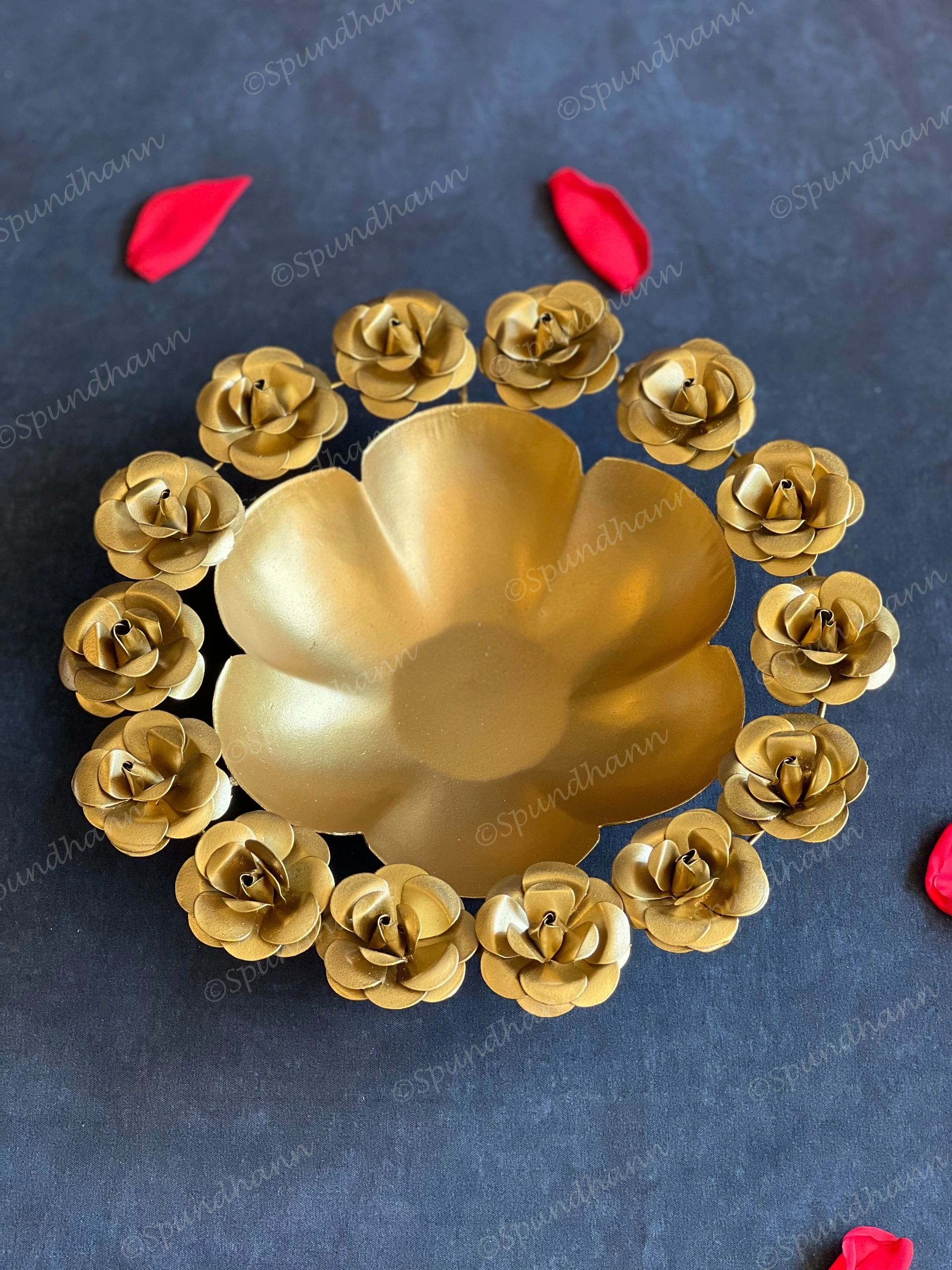 Golden Roses Floral Metal Urli