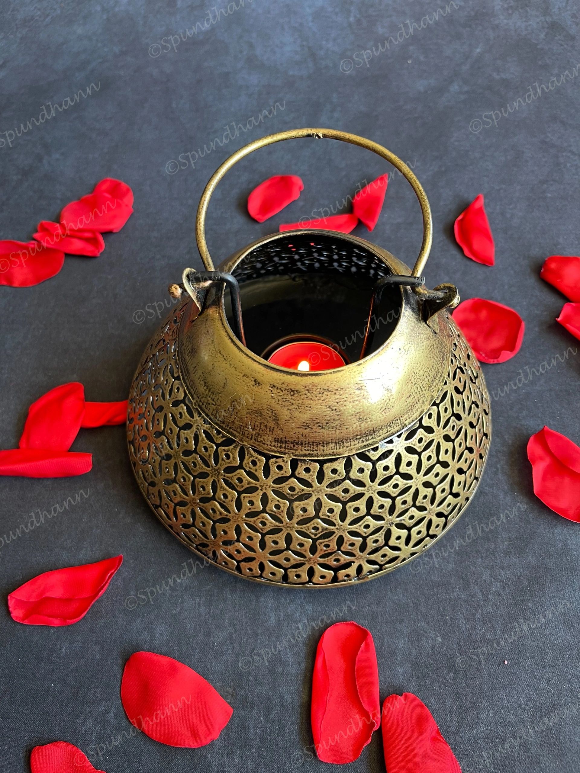 Pyramid Dhoop Dani Dhuna Loban