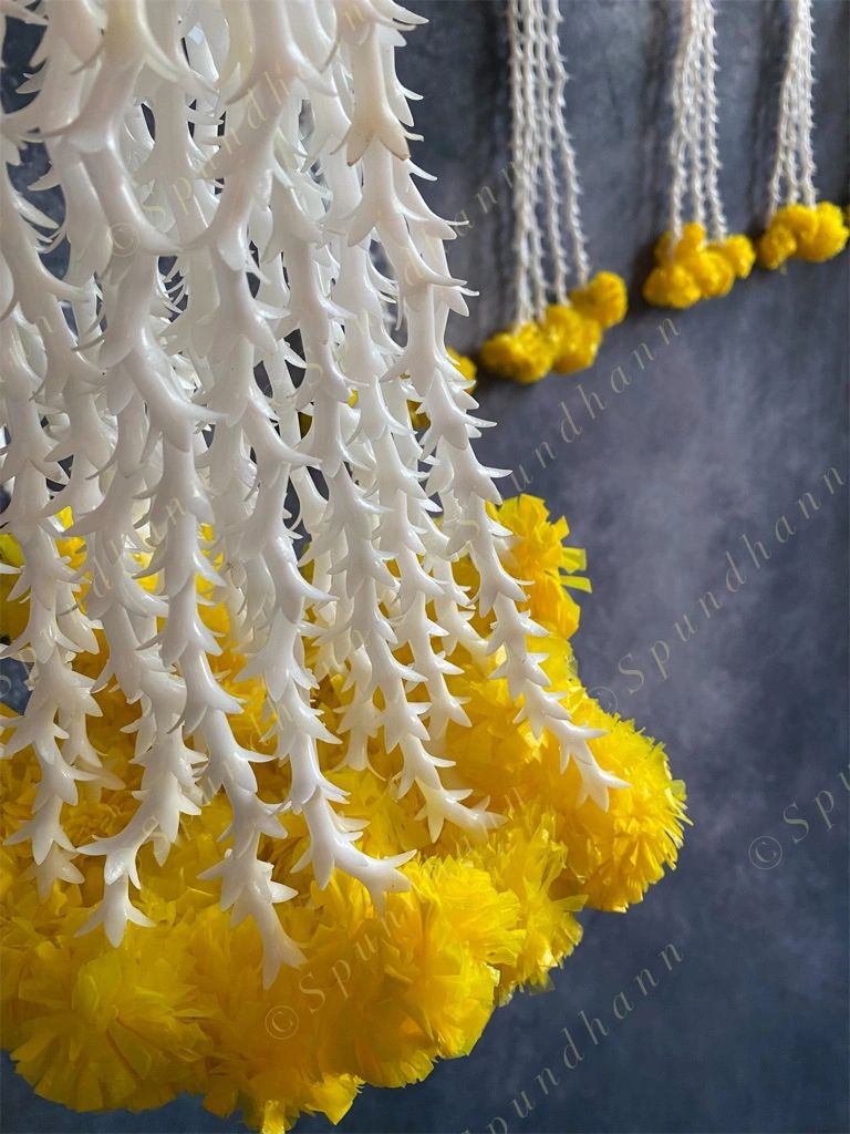 Rajnigandha & Marigold Dangler