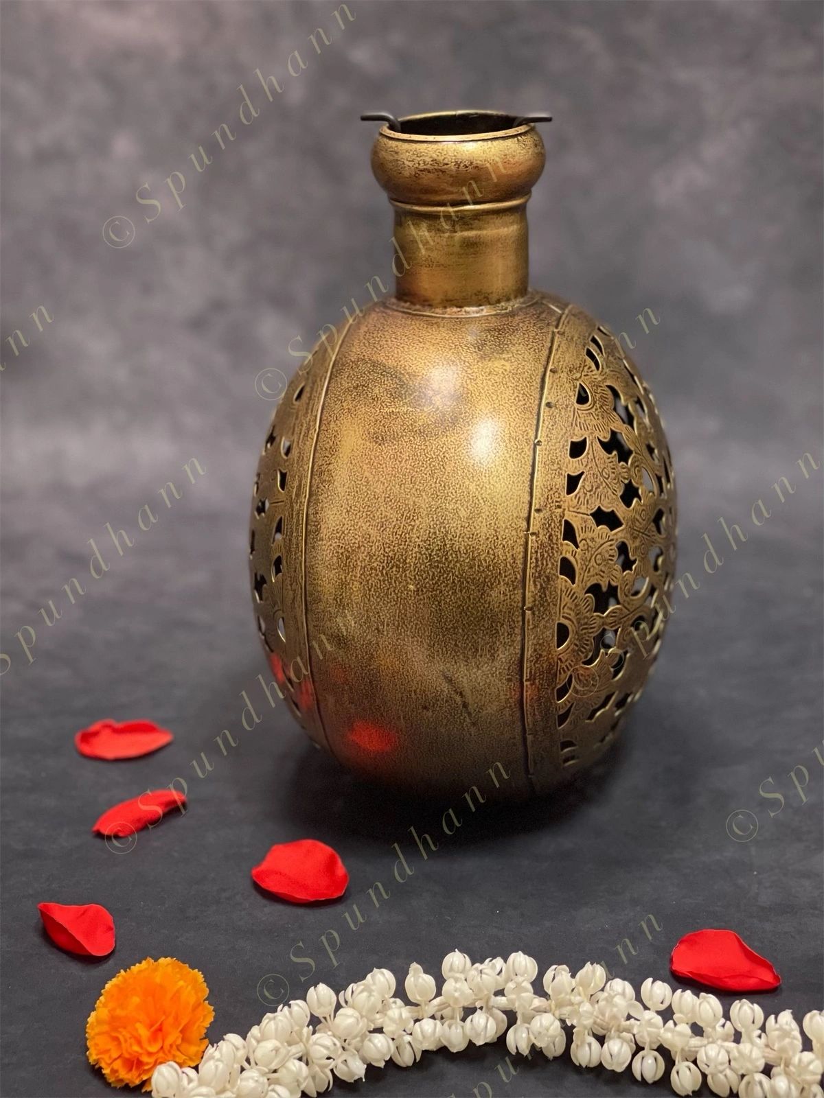 Stylish Dhoop Dani Dhuna Loban / Tea Light Holder