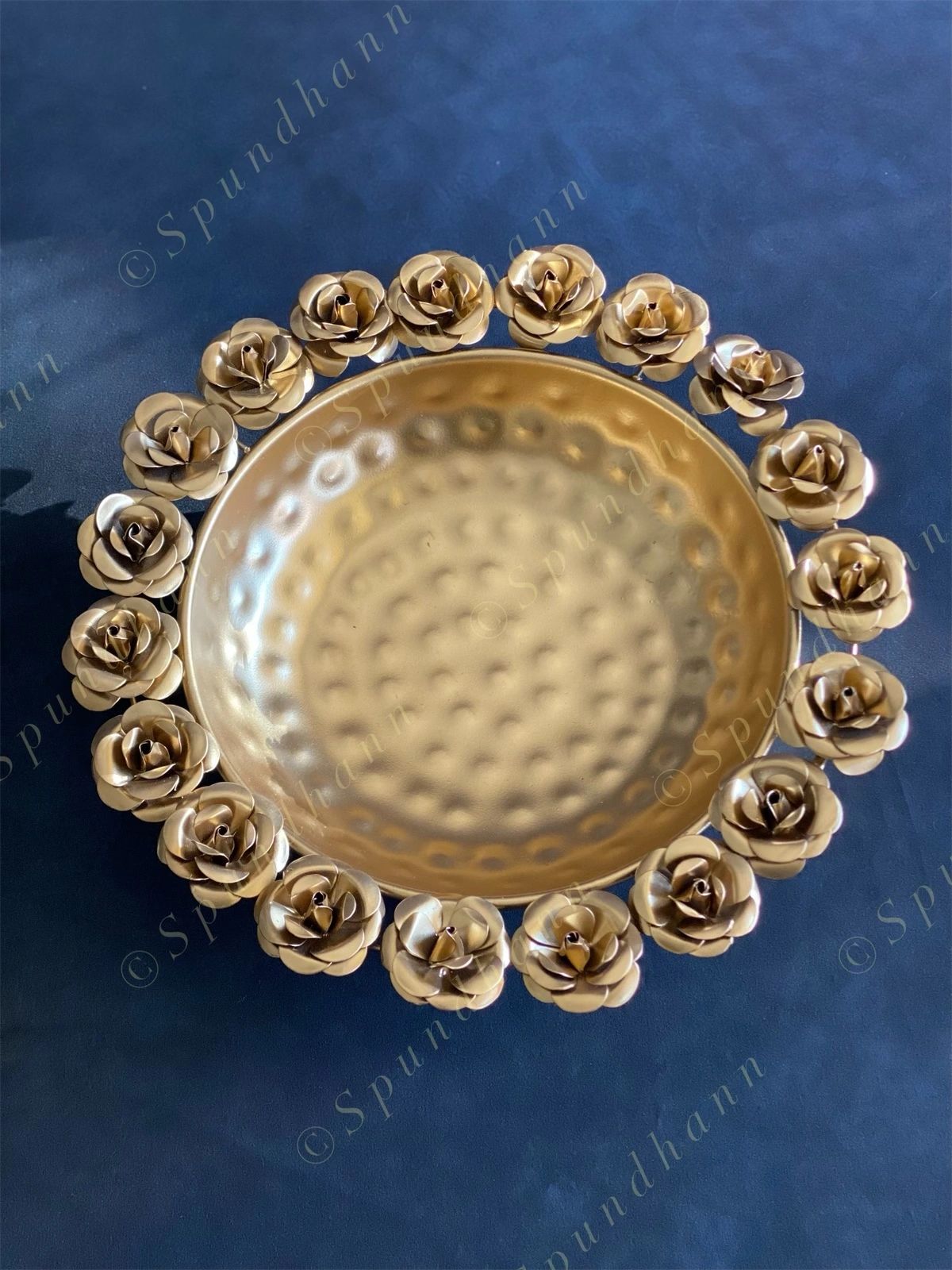 Golden Roses Metal Urli
