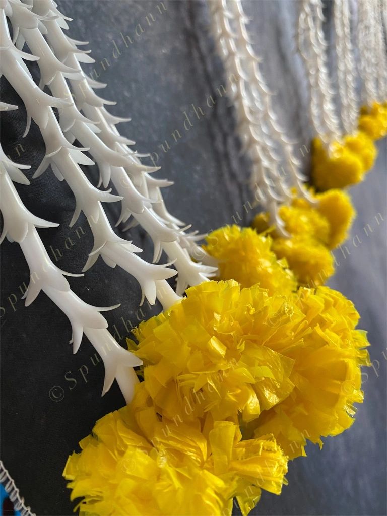 Rajnigandha & Marigold Dangler