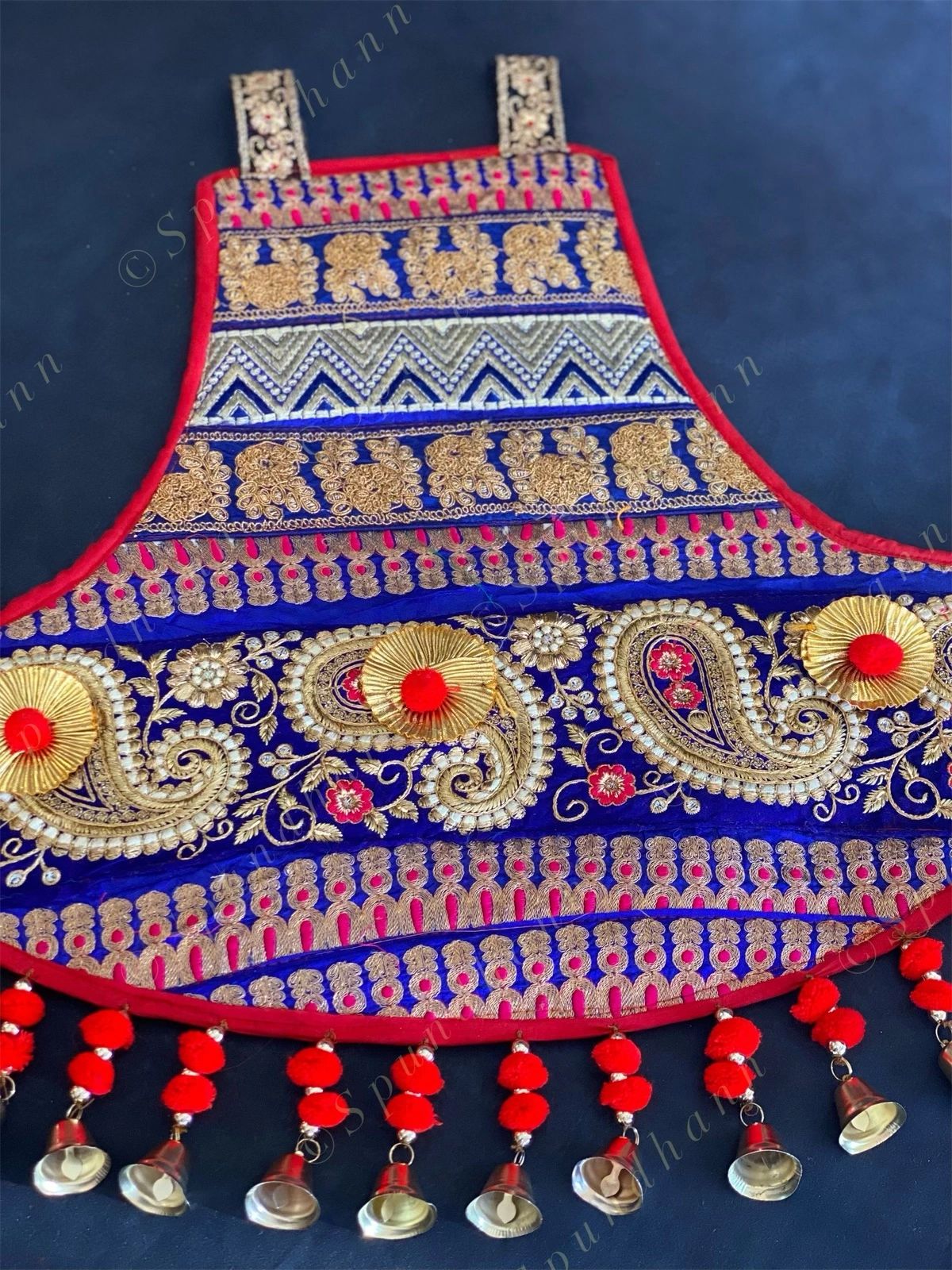 Fan Shaped Wall Hanging Decor (random color)