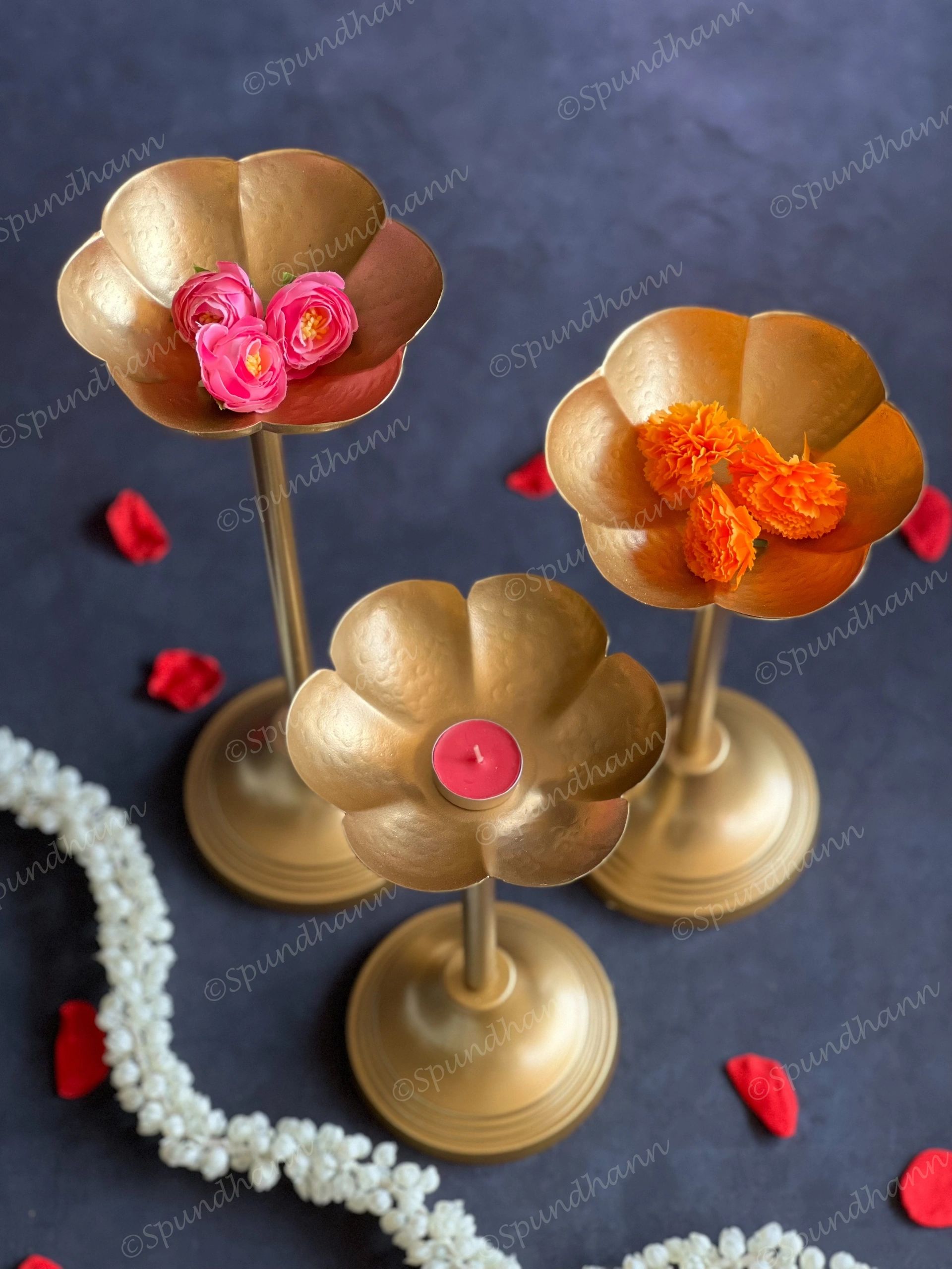 Simple Flower Standing Tea Light Holder Set of 3