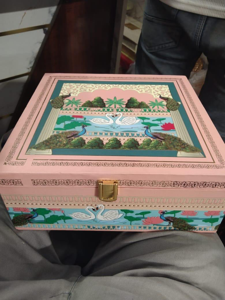 Peacock & Swan Gift Box with 4 glass jars