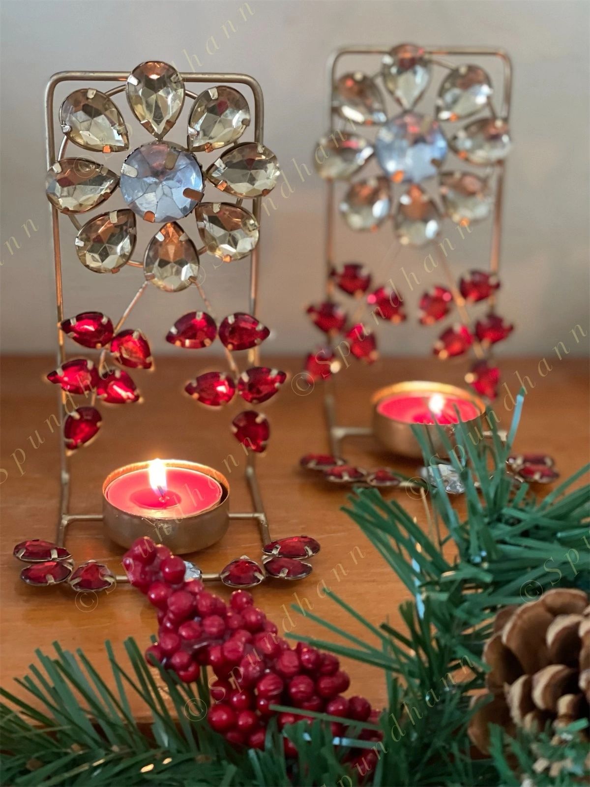 Red & Gold Standing Tea Light