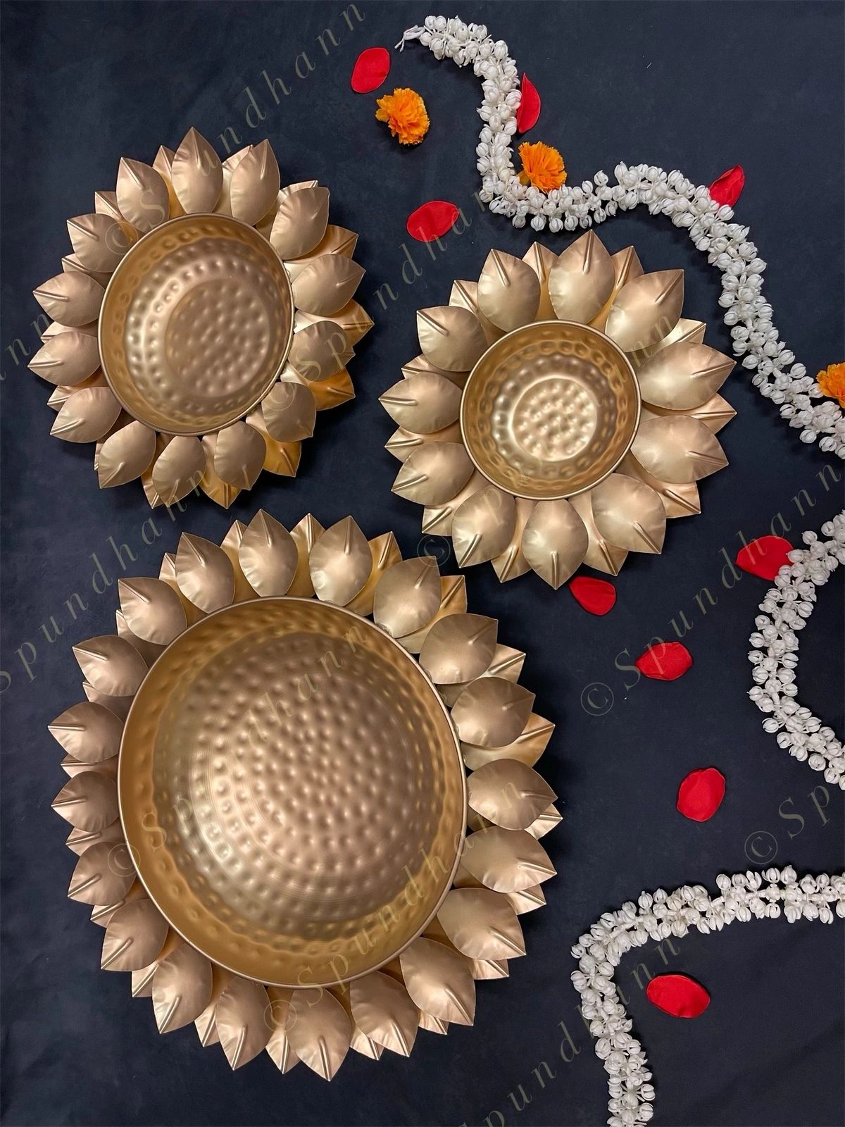 Hammered Sunflower Urli