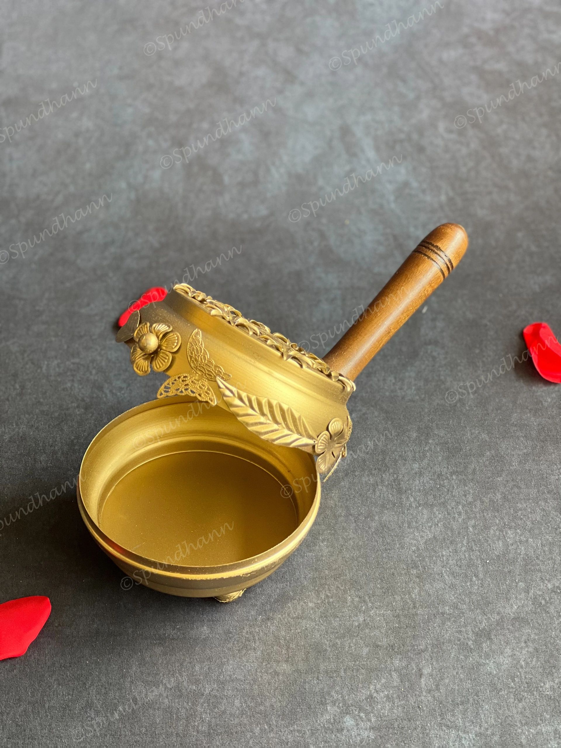 Dhoop Dani With Wooden Handle