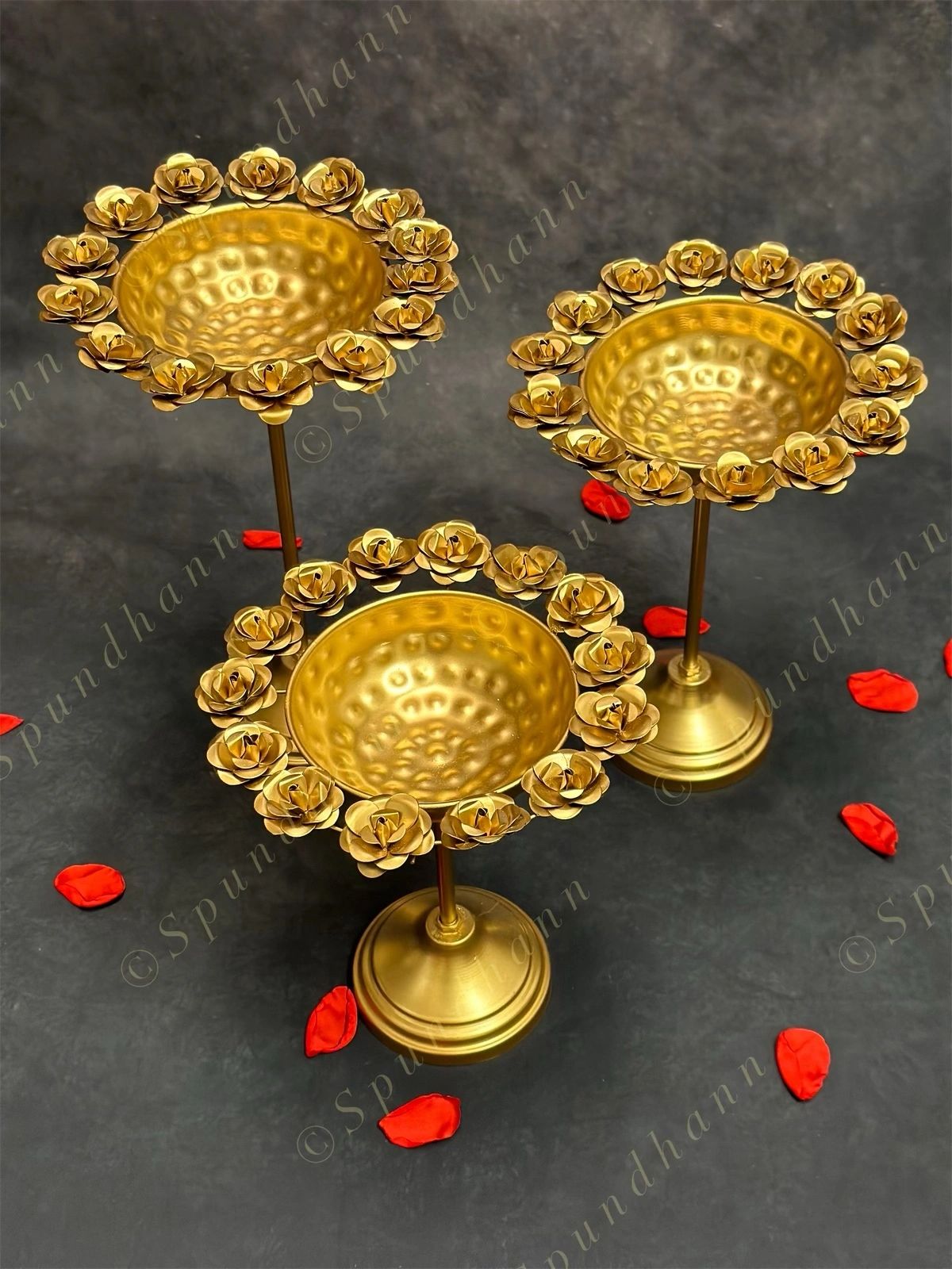 Standing Rose Metal Urli