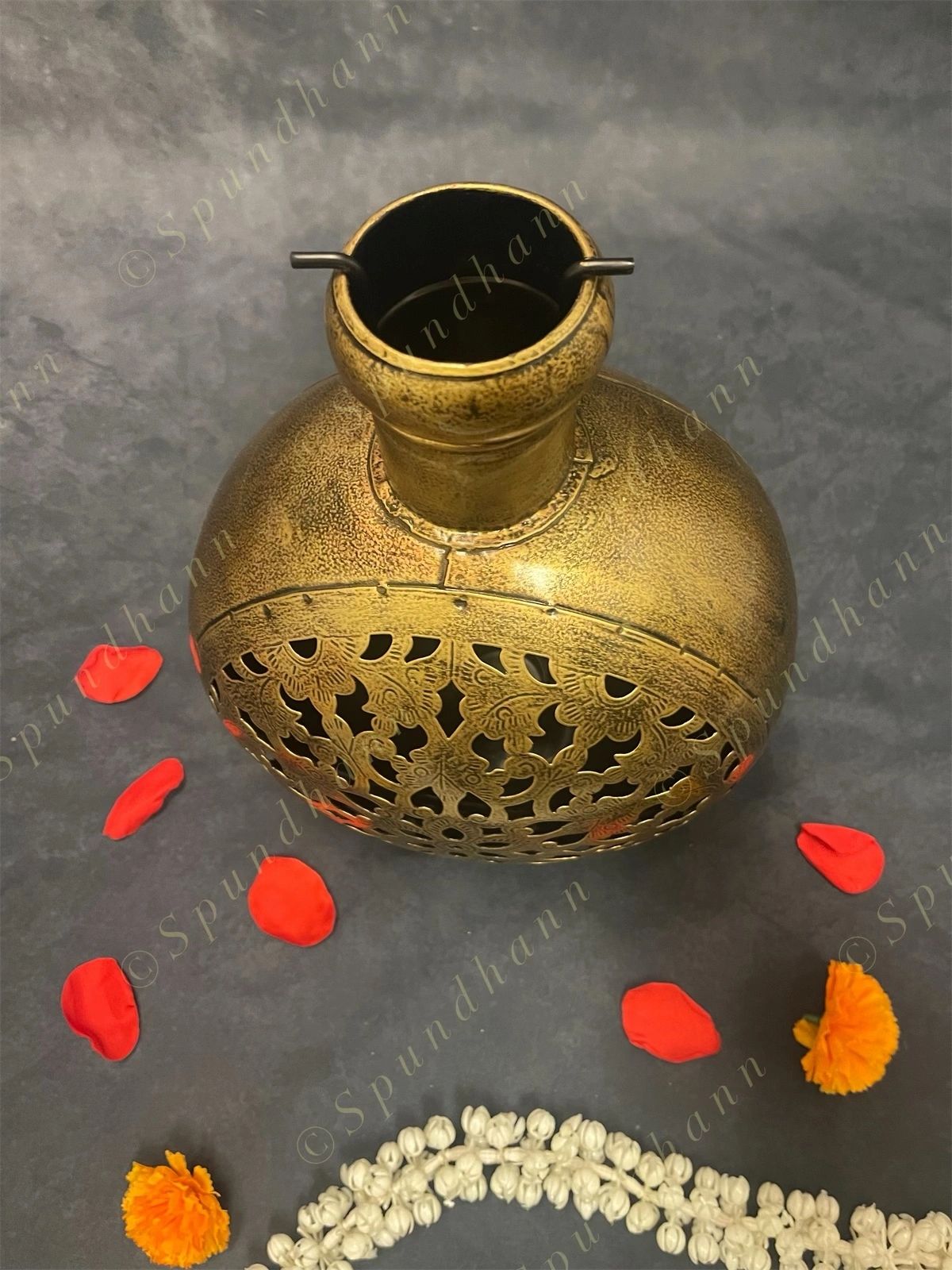 Stylish Dhoop Dani Dhuna Loban / Tea Light Holder