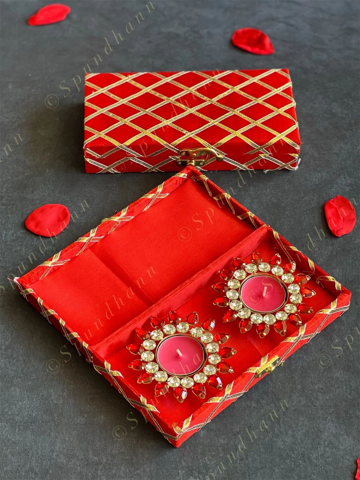 Gotapatti Box with Tea Light Holders