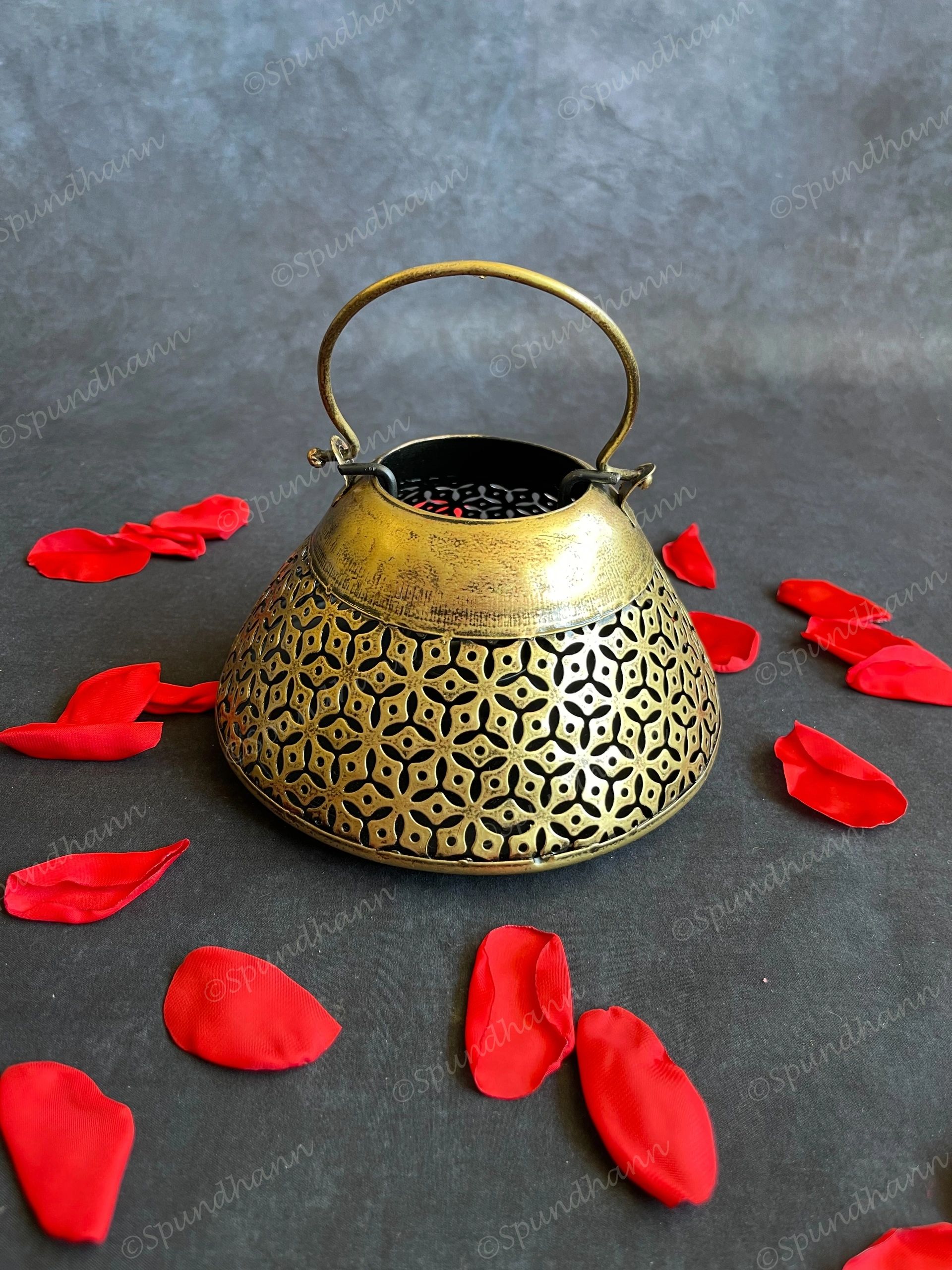 Pyramid Dhoop Dani Dhuna Loban