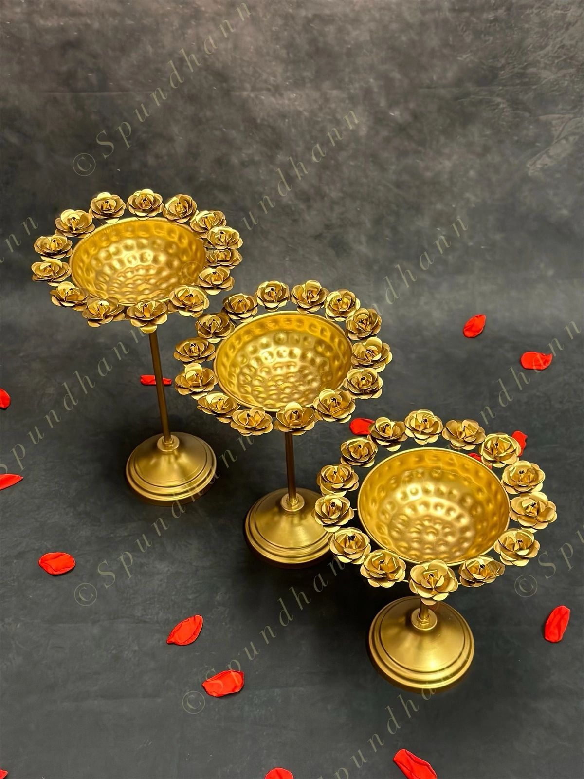 Standing Rose Metal Urli
