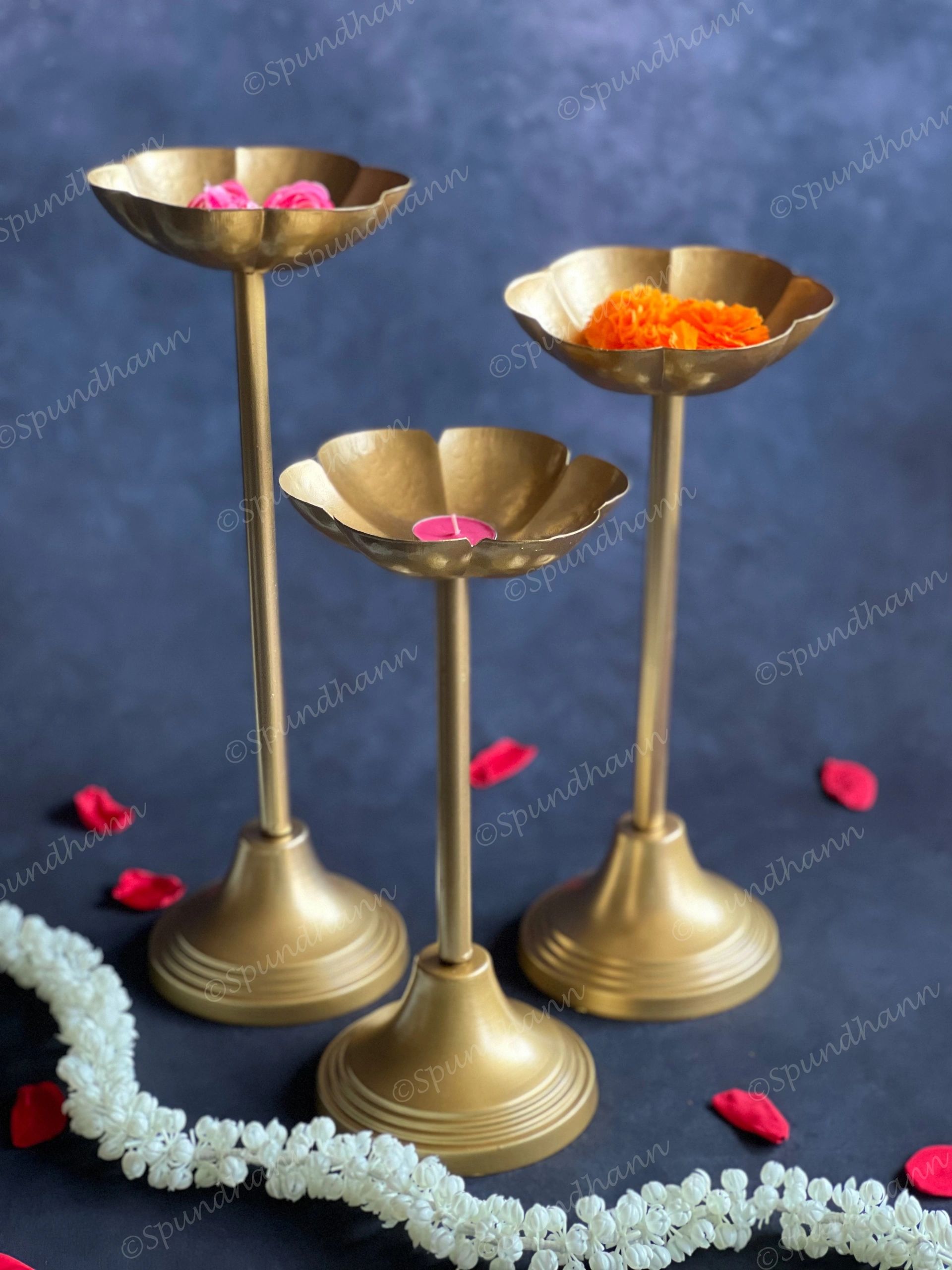 Simple Flower Standing Tea Light Holder Set of 3