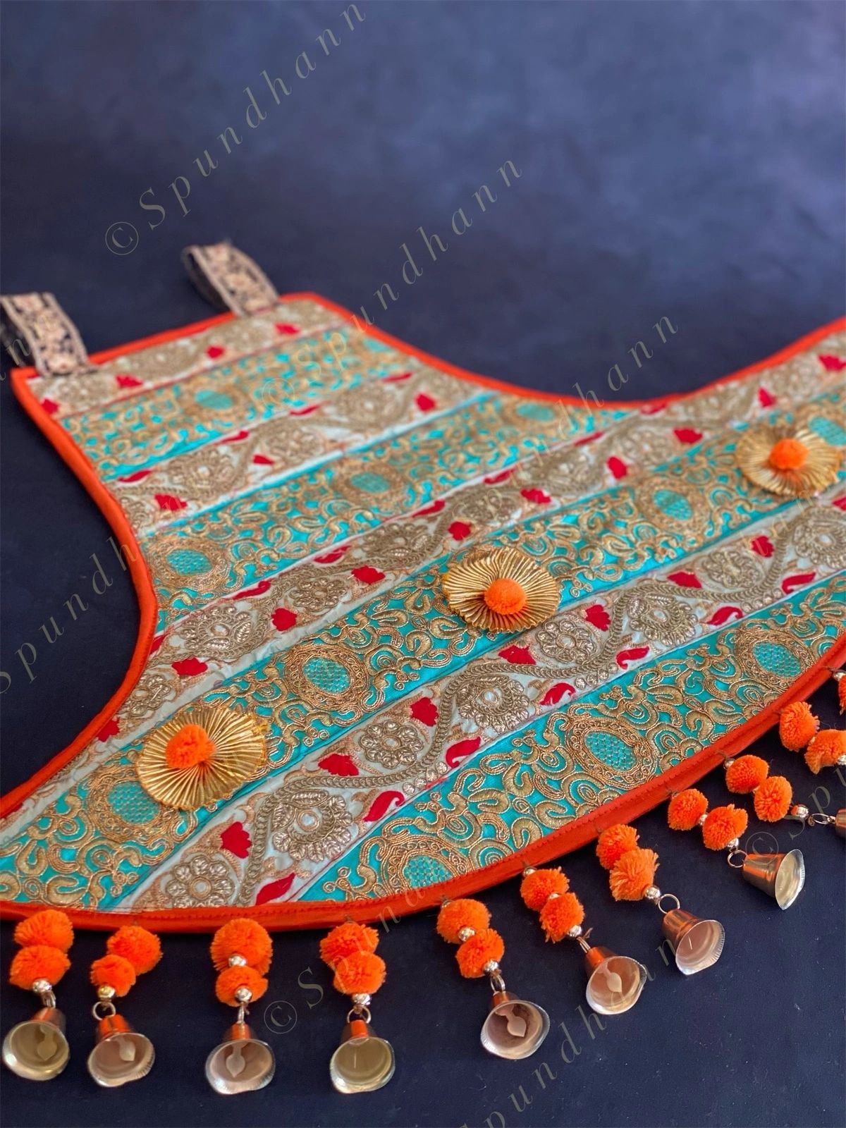 Fan Shaped Wall Hanging Decor (random color)