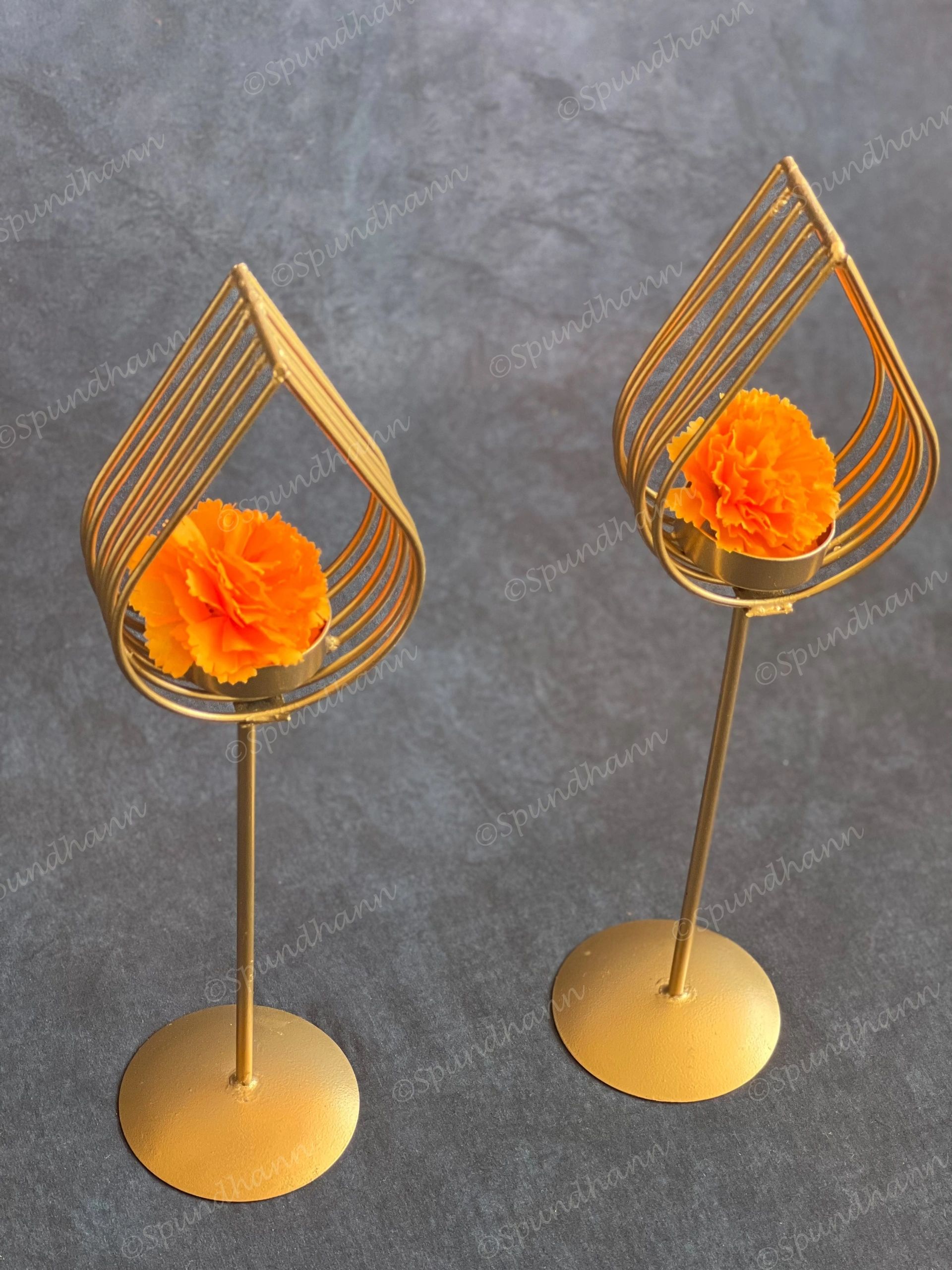 Golden Wire Drop Shape Standing Tea Light Holder