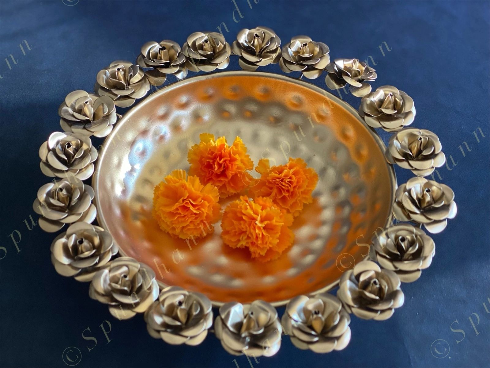 Golden Roses Metal Urli