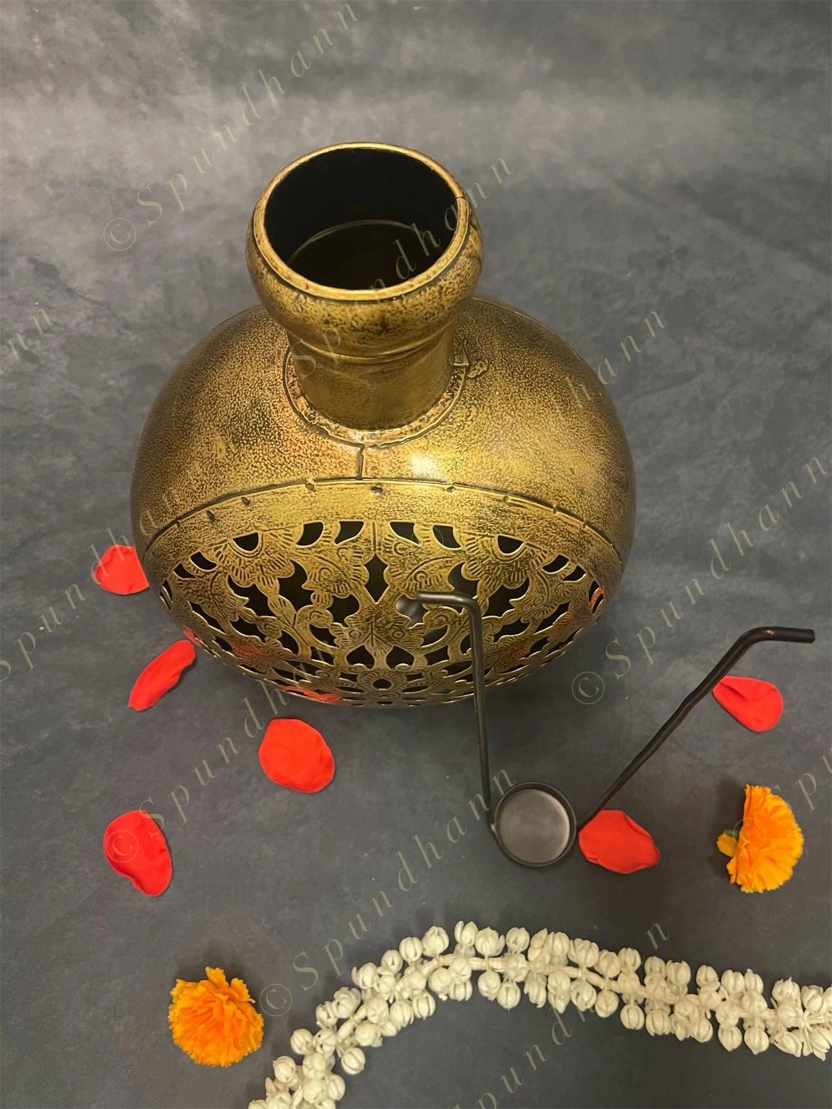 Stylish Dhoop Dani Dhuna Loban / Tea Light Holder