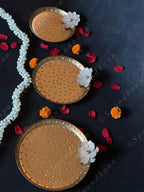 Golden Embossed Platte / Plate with White Flower Motif