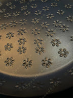 Golden Embossed Platte / Plate with White Flower Motif
