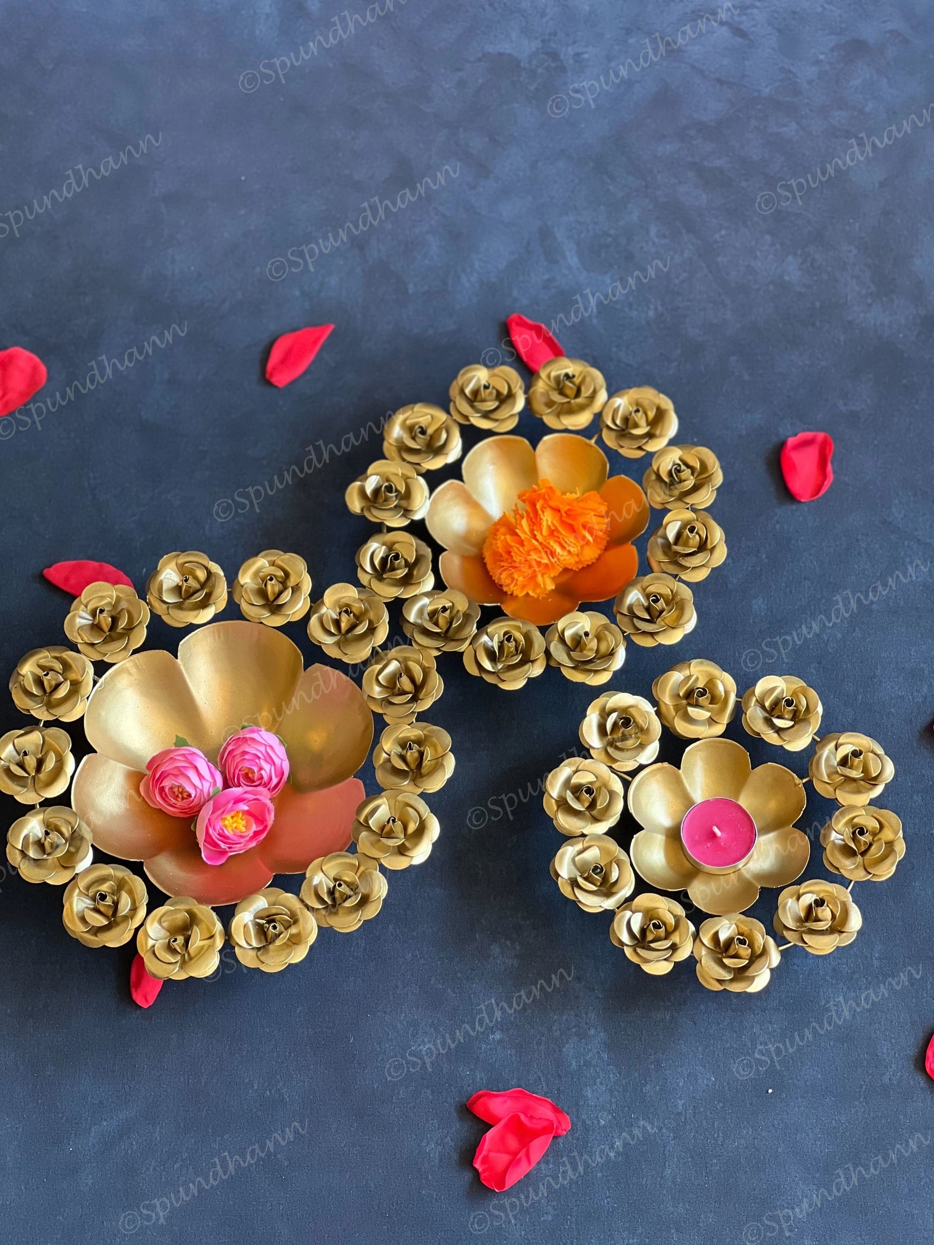 Golden Roses Floral Metal Urli