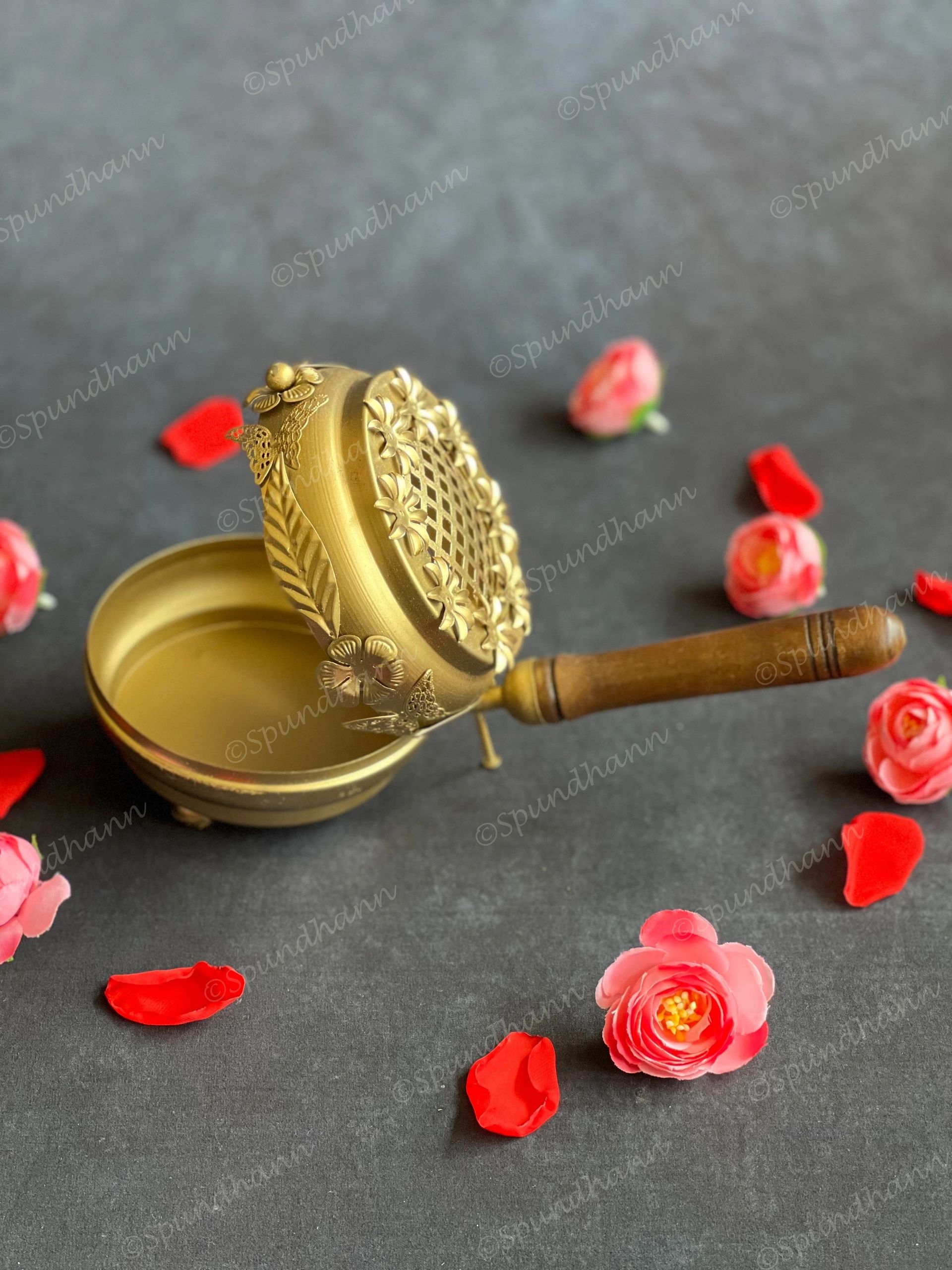 Dhoop Dani With Wooden Handle