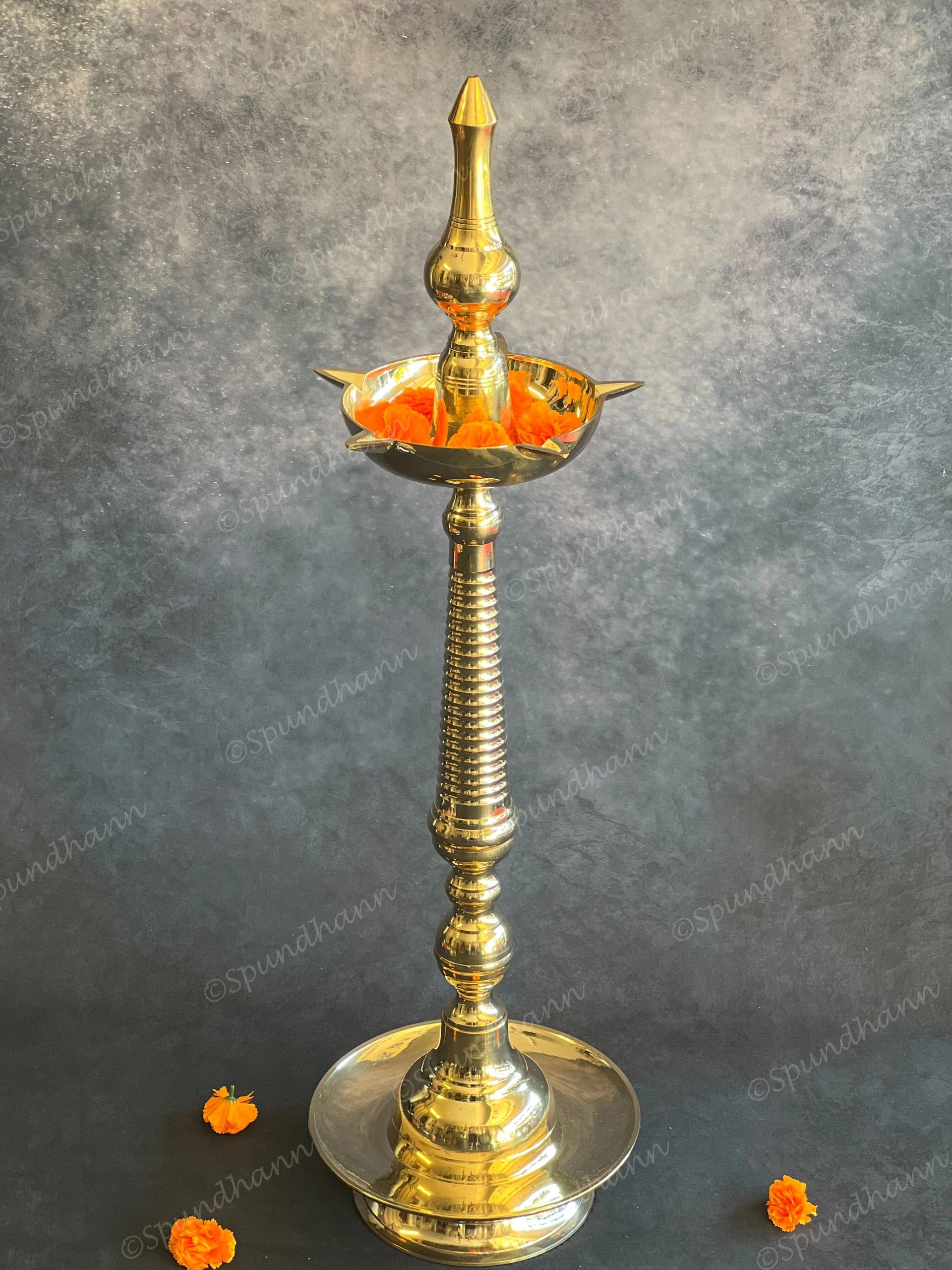 Majestic Traditional Brass Lamp