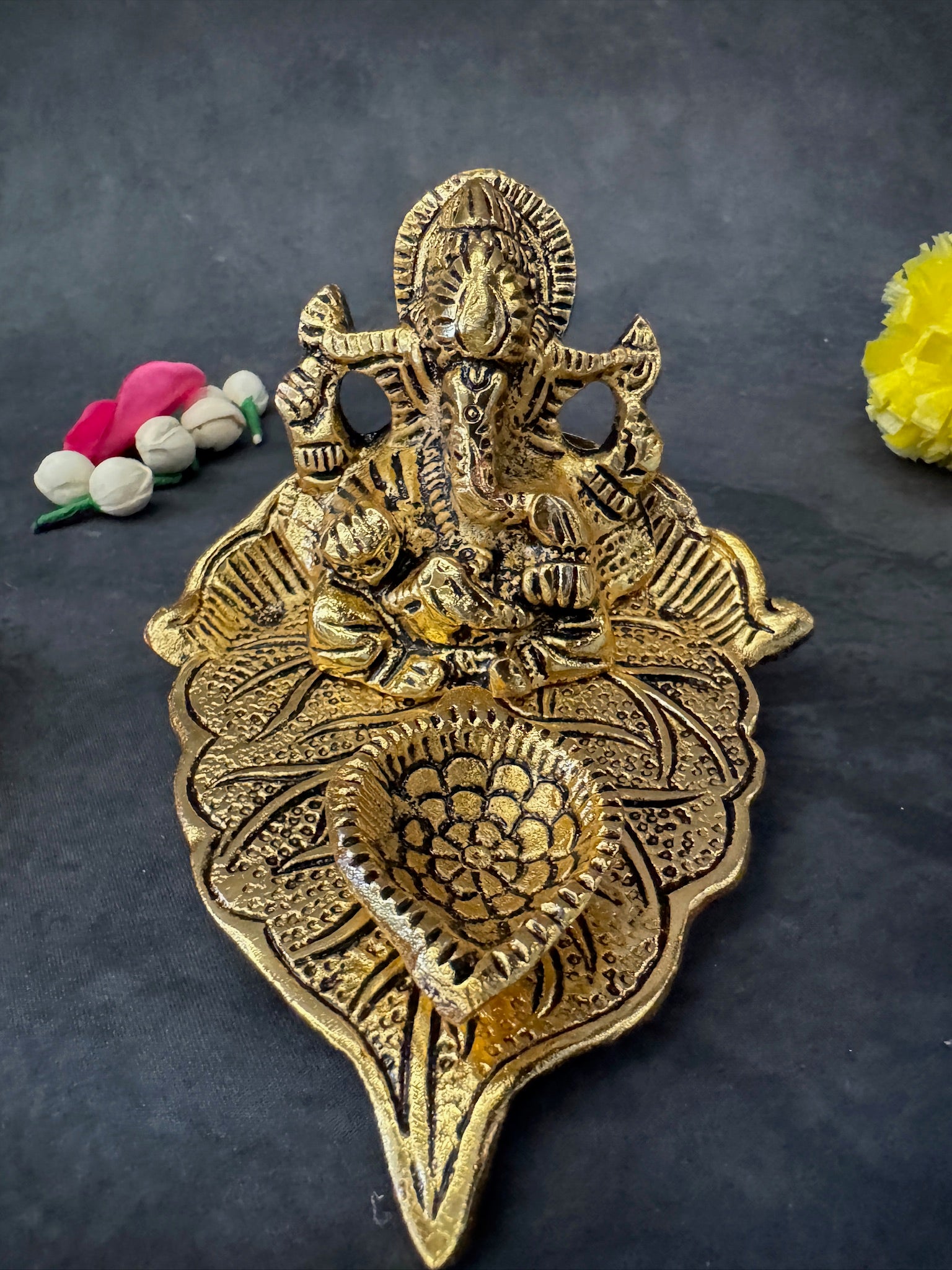 Antique Ganesha Tea Light Holder Leaf Design