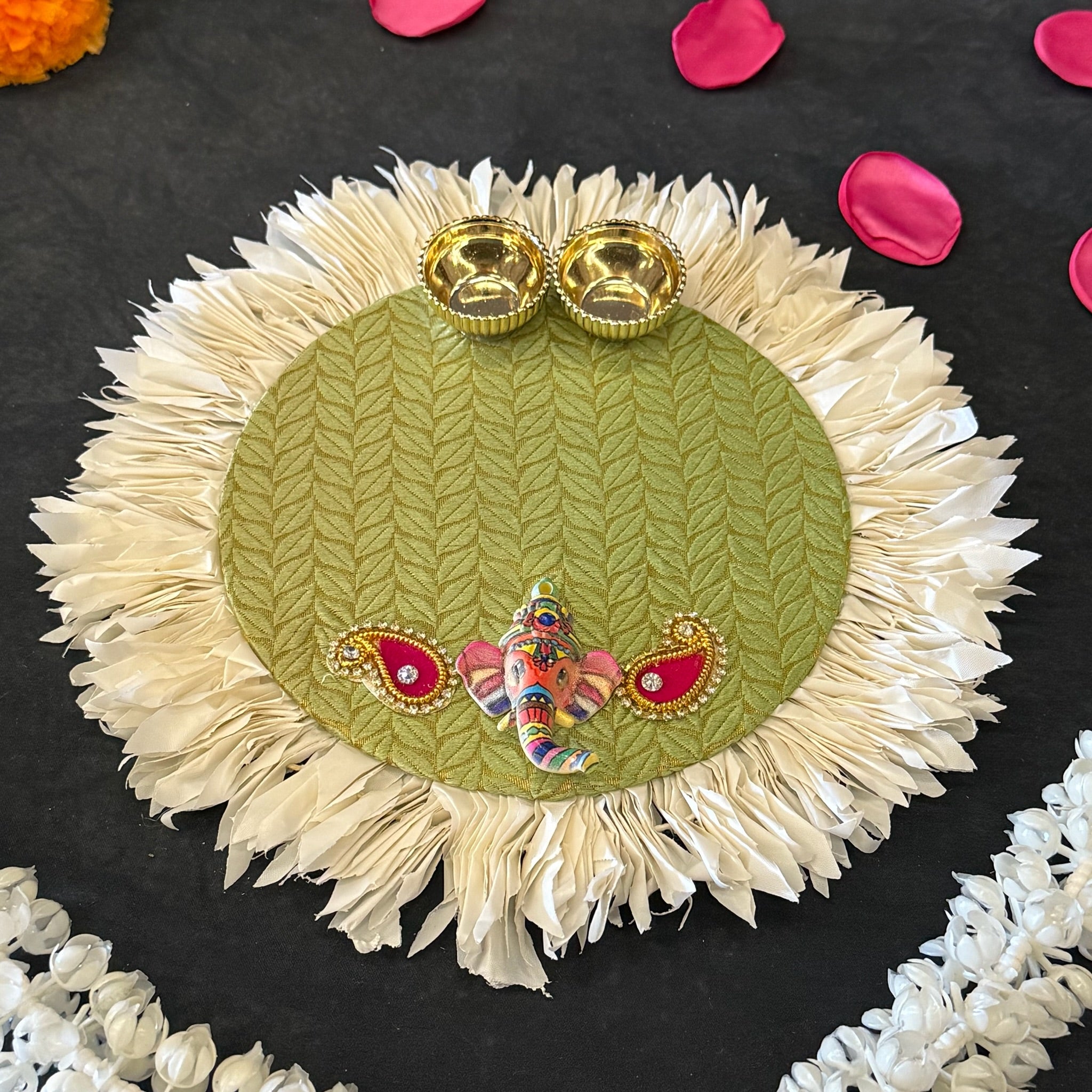 Circular Chameli Mat Aarti Thali (Red & Green)